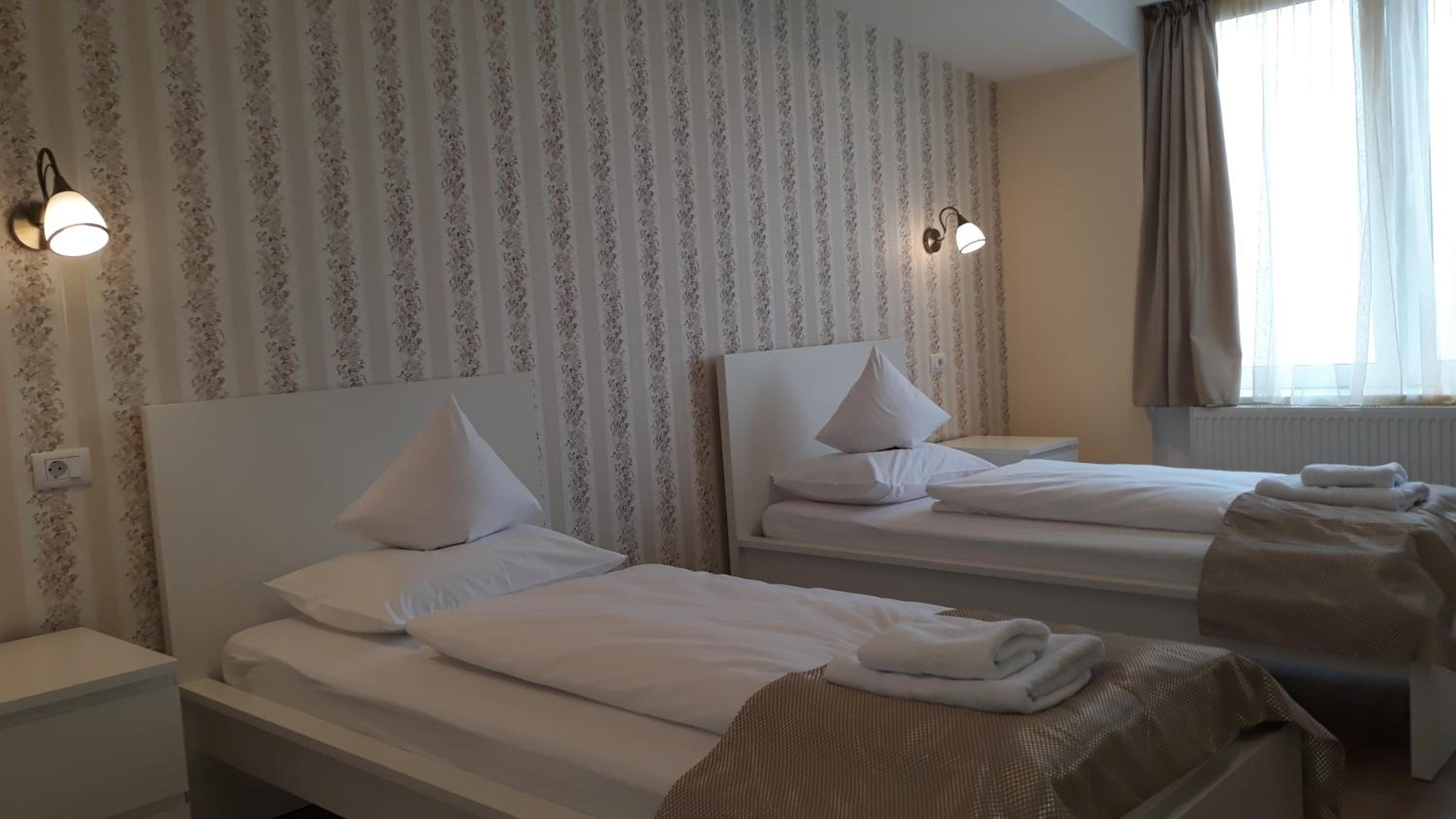 Triple Room with Private Bathroom - Photo 1