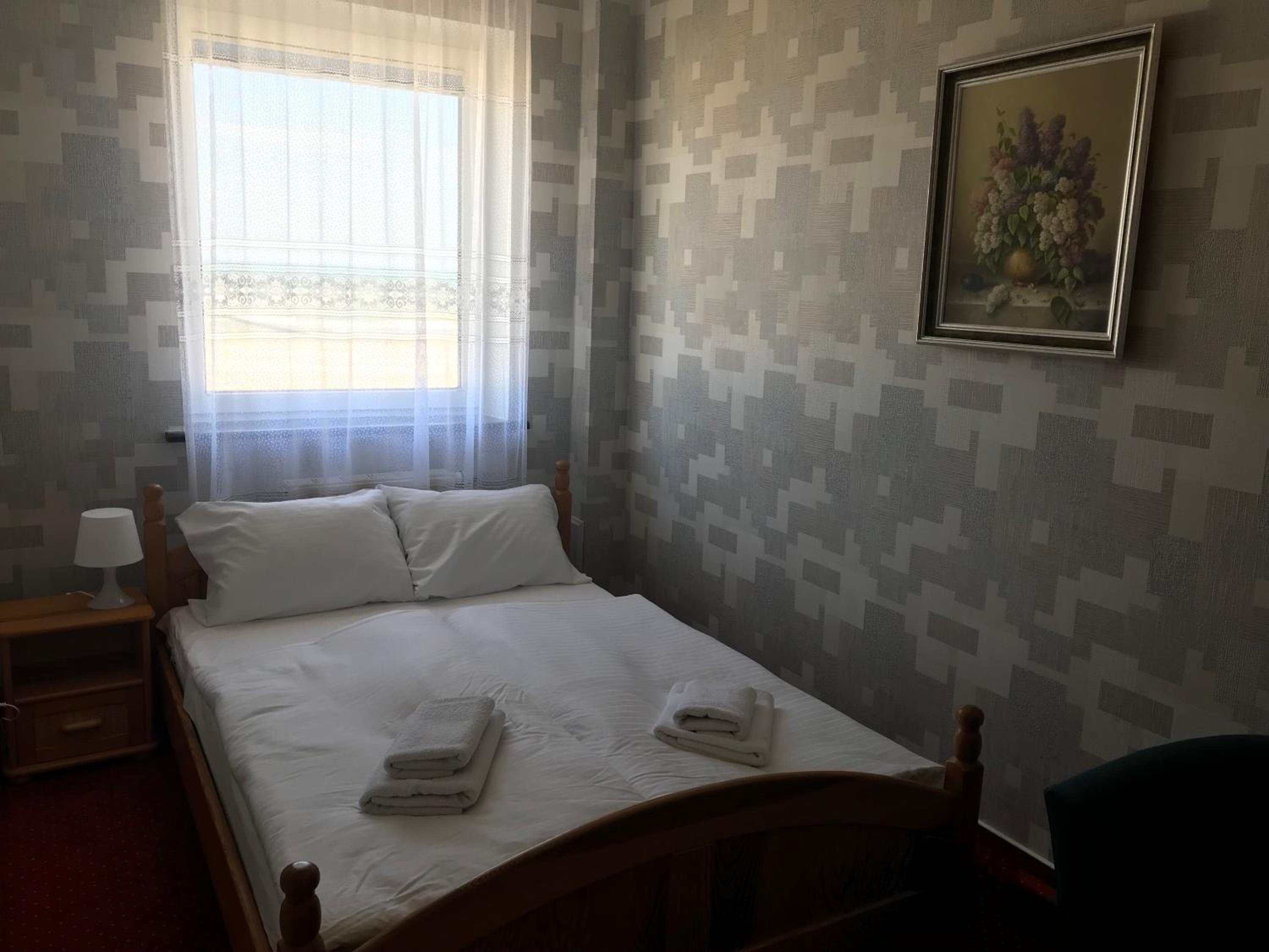 Triple Room with Private Bathroom - Photo 2