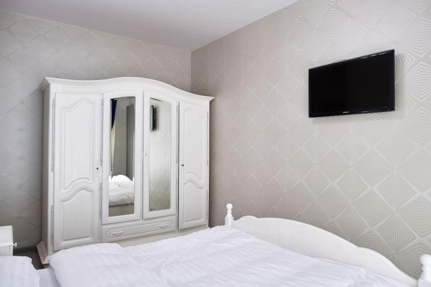One-Bedroom Apartment - Photo 40
