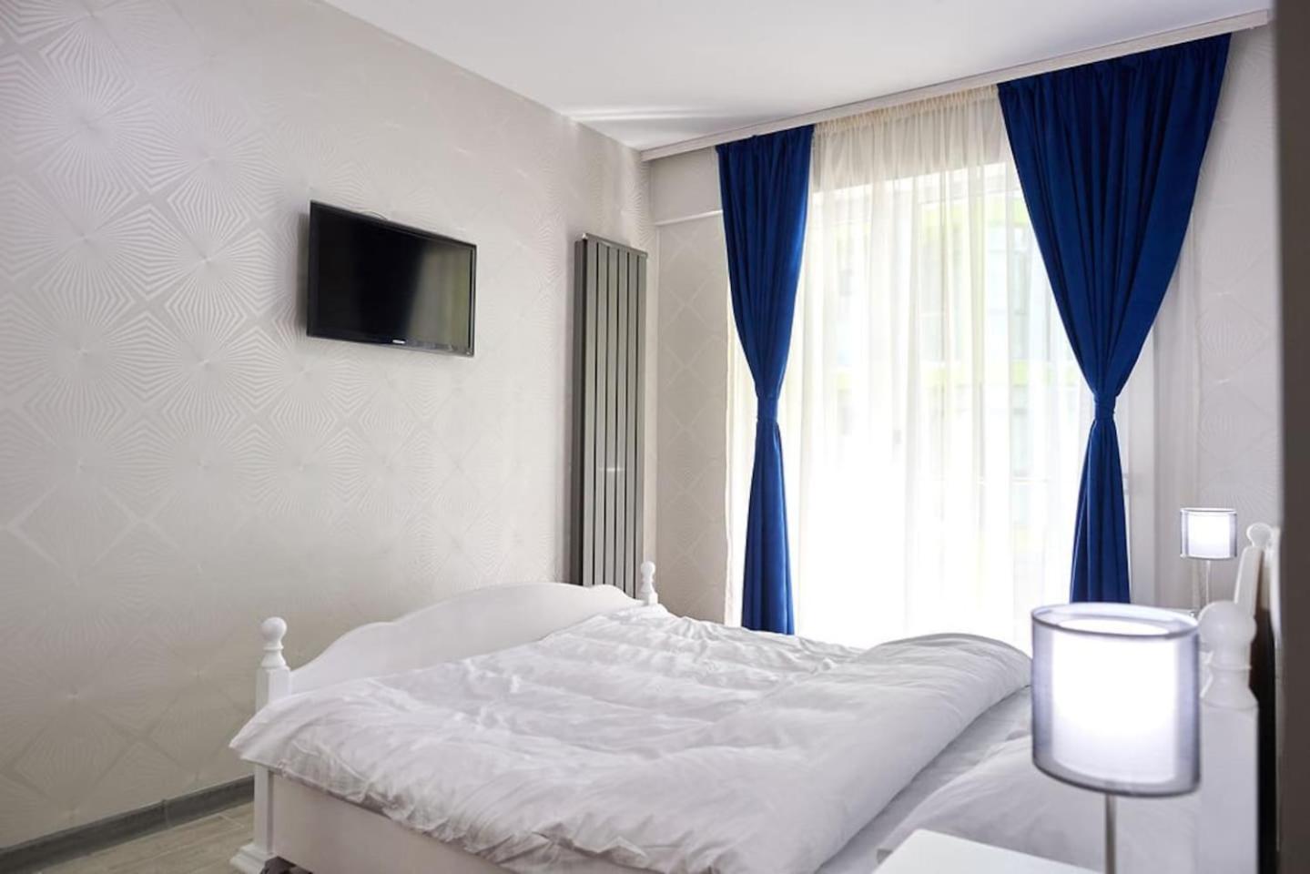 One-Bedroom Apartment - Photo 37