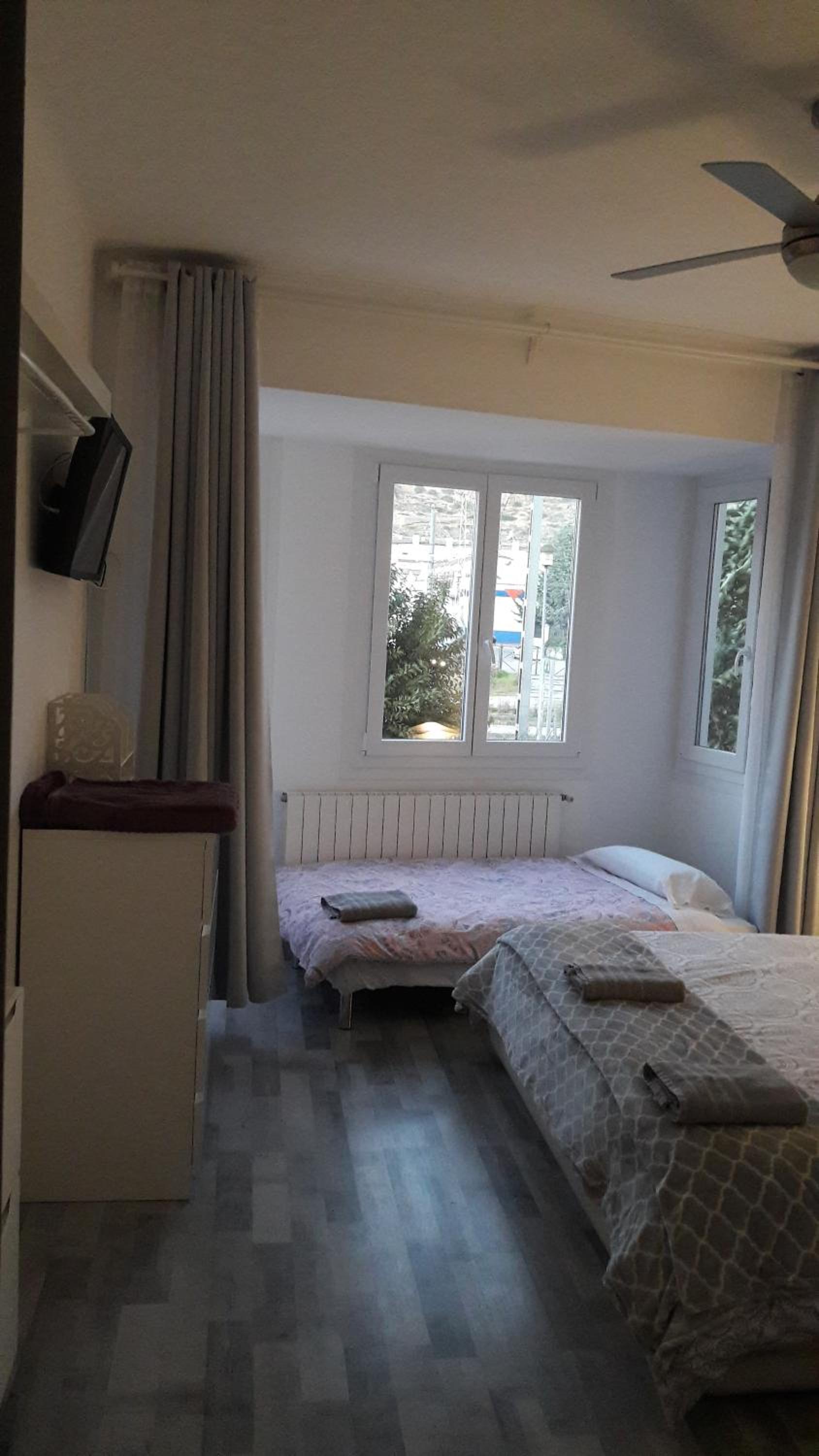 Economy Quadruple Room With Shared Bathroom photo 3