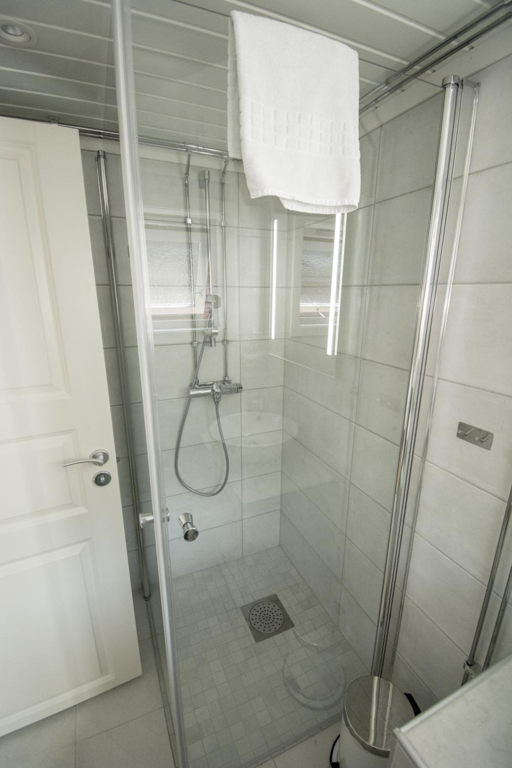 One-Bedroom Cottage - Photo 14