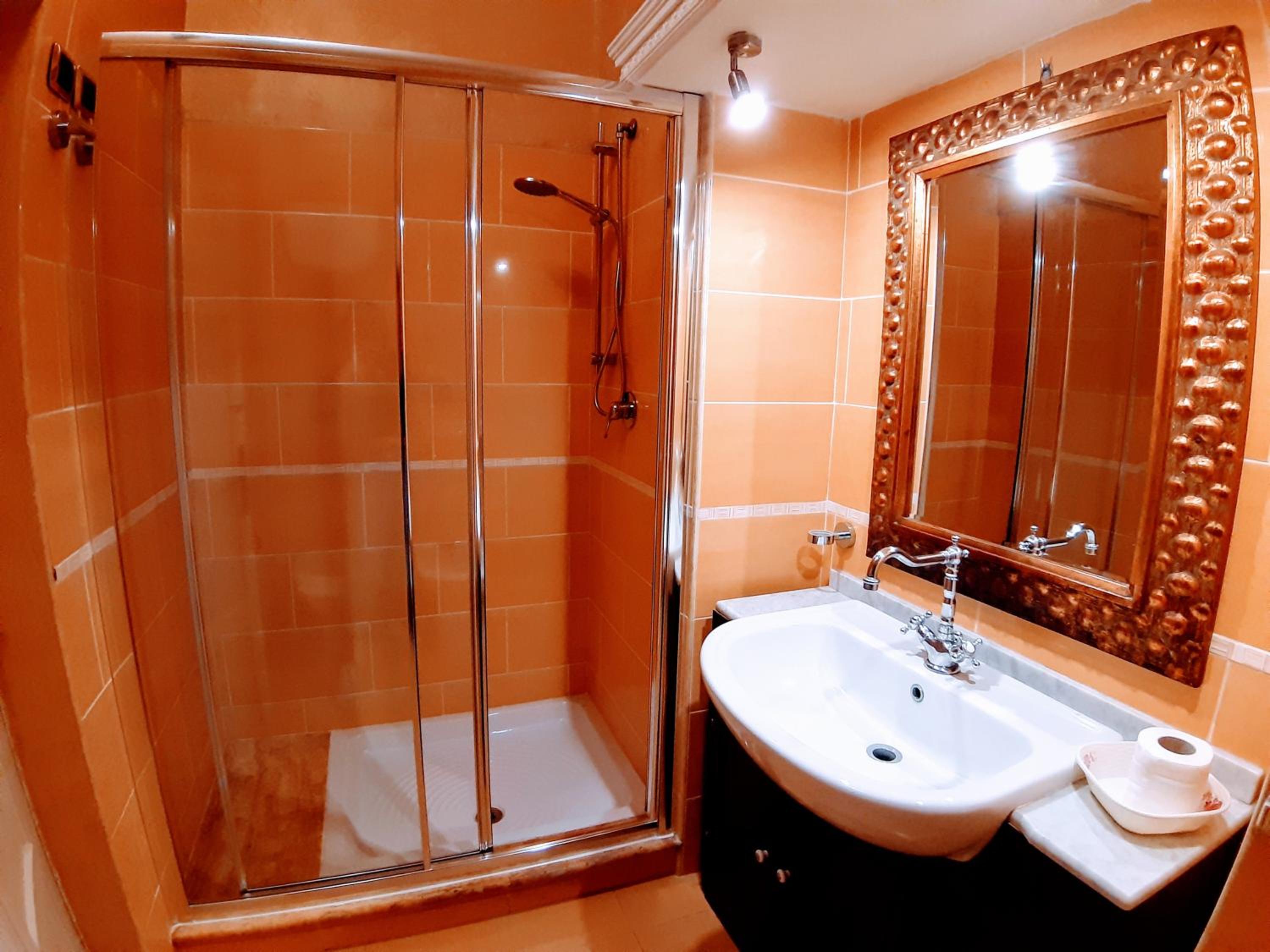 Quadruple Room - Photo 2
