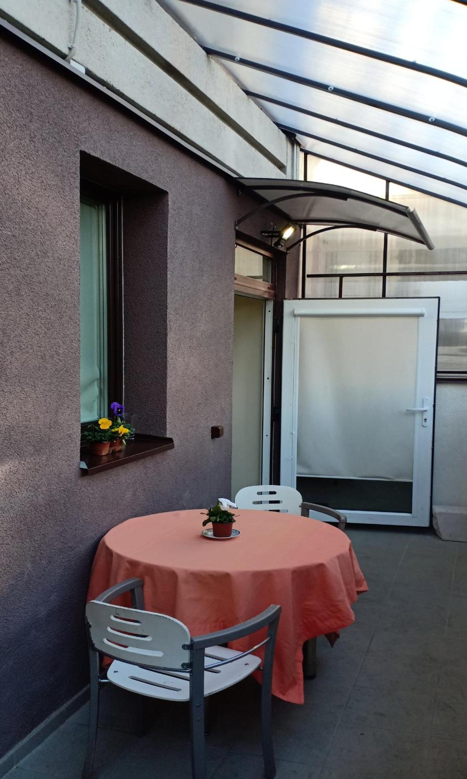 One-Bedroom Apartment - Photo 11