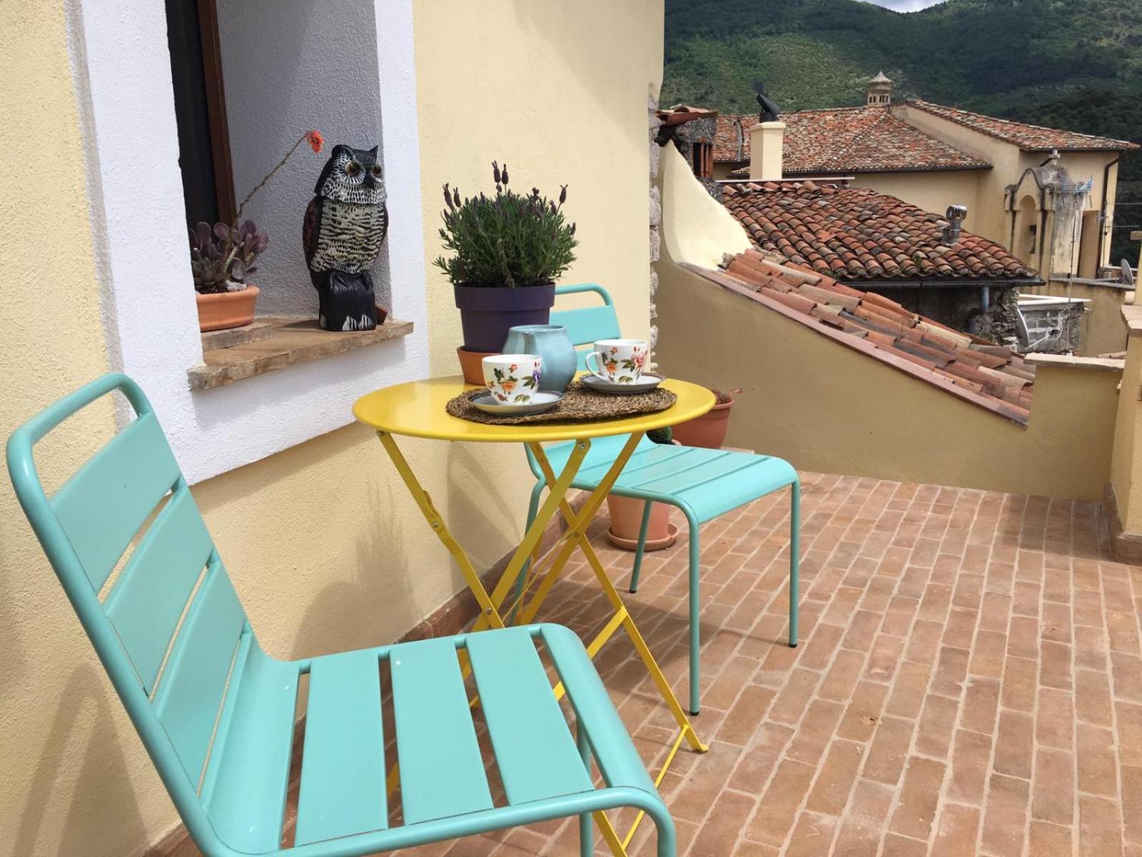 Apartment with Terrace - Photo 2