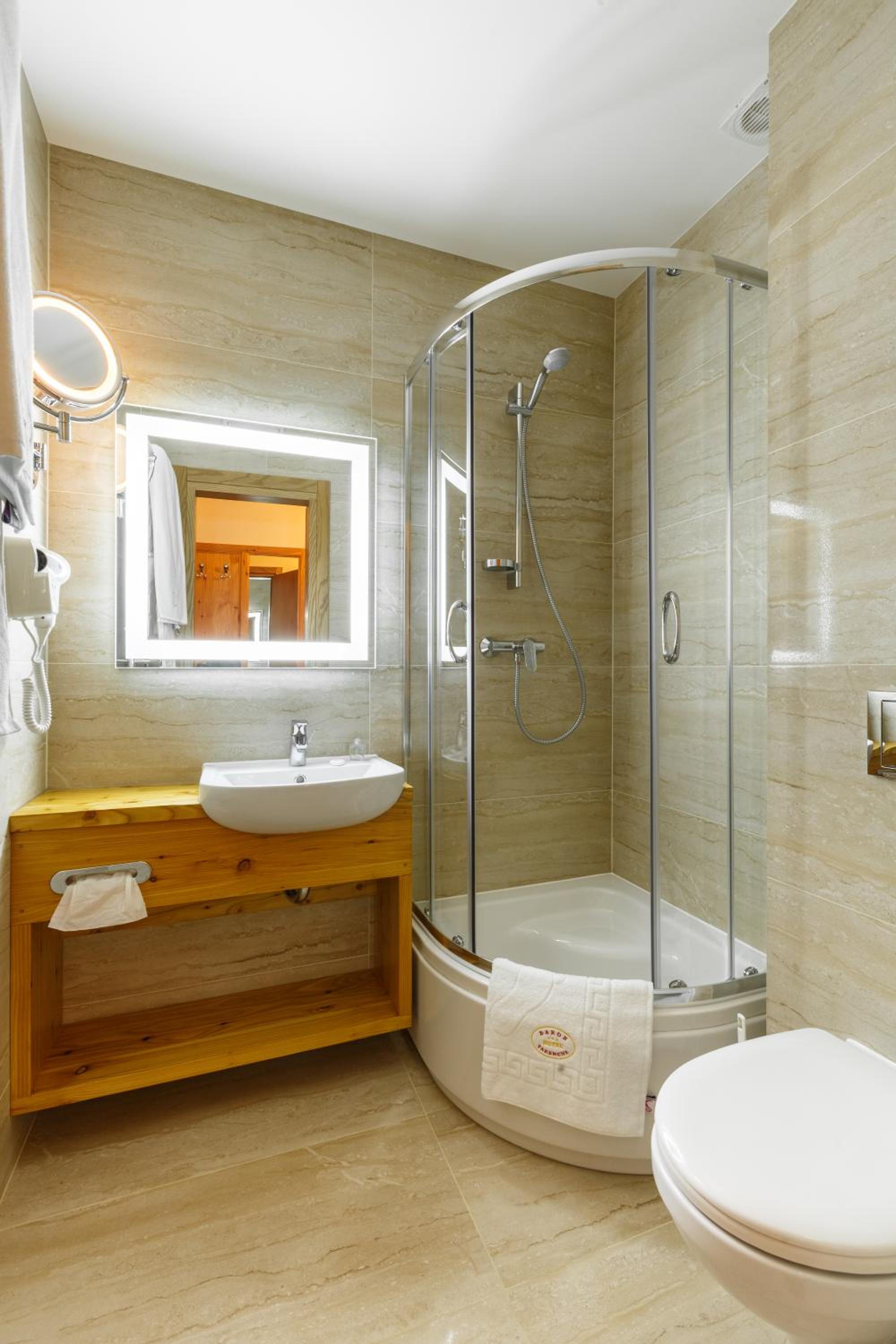 Suite with Spa Access photo 2
