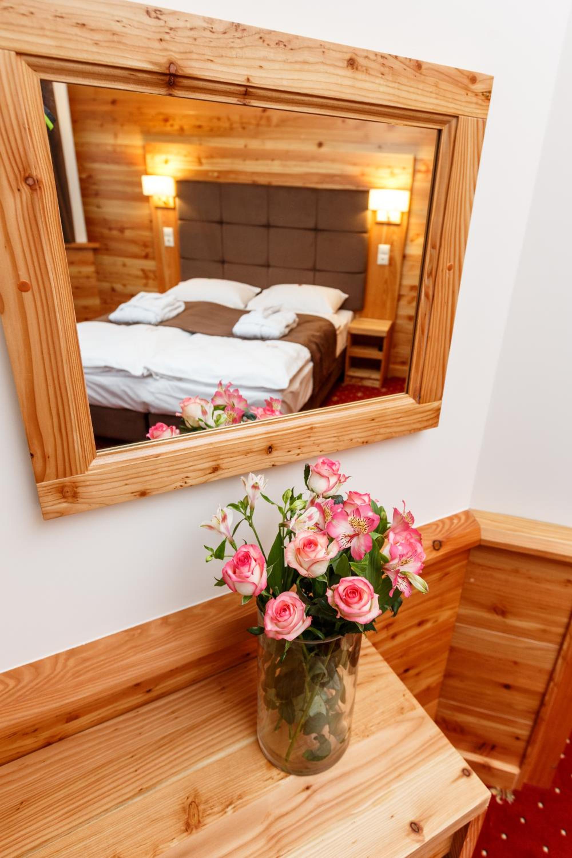 Suite with Spa Access photo 3