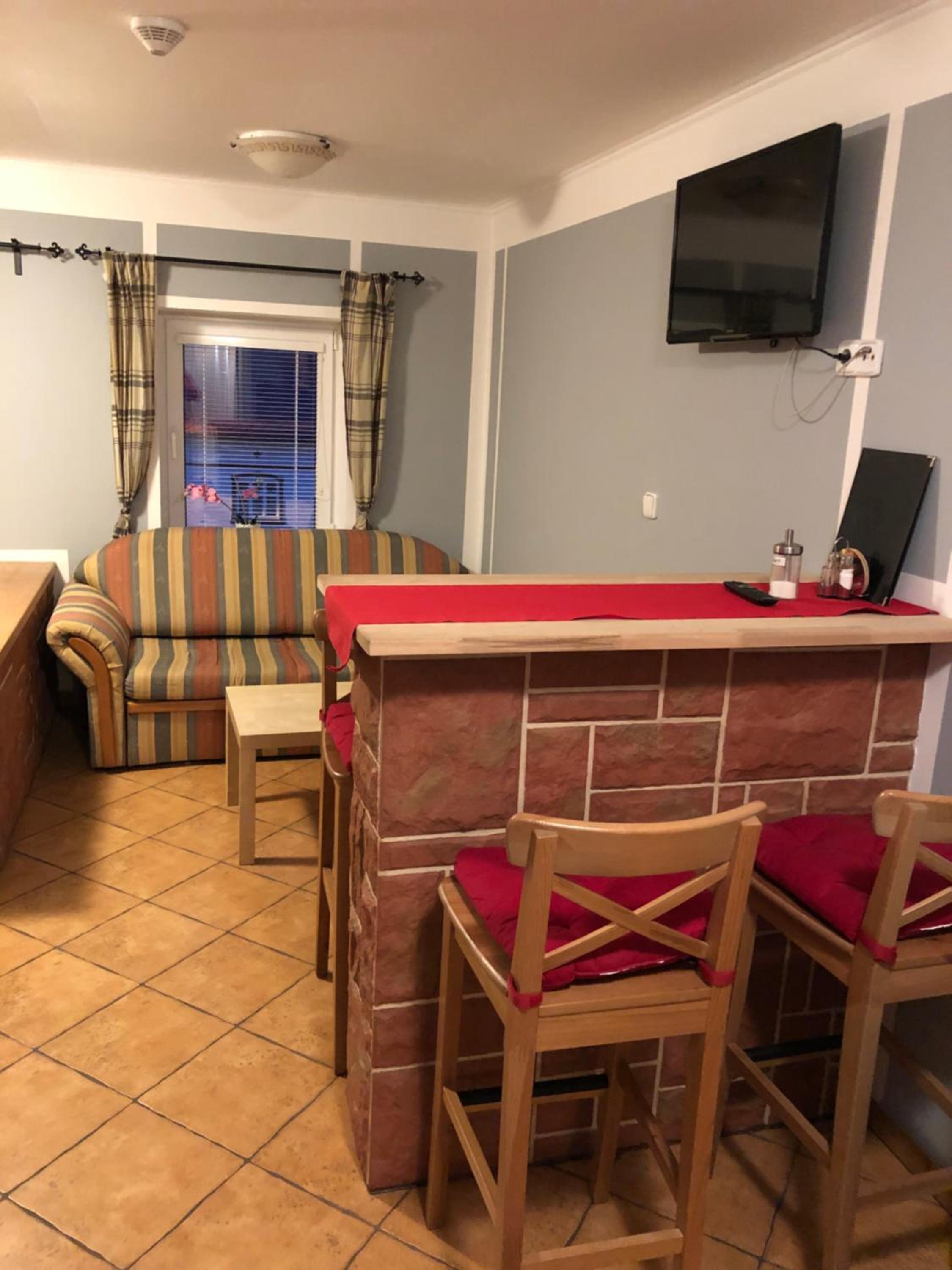 One-Bedroom Apartment - Photo 16