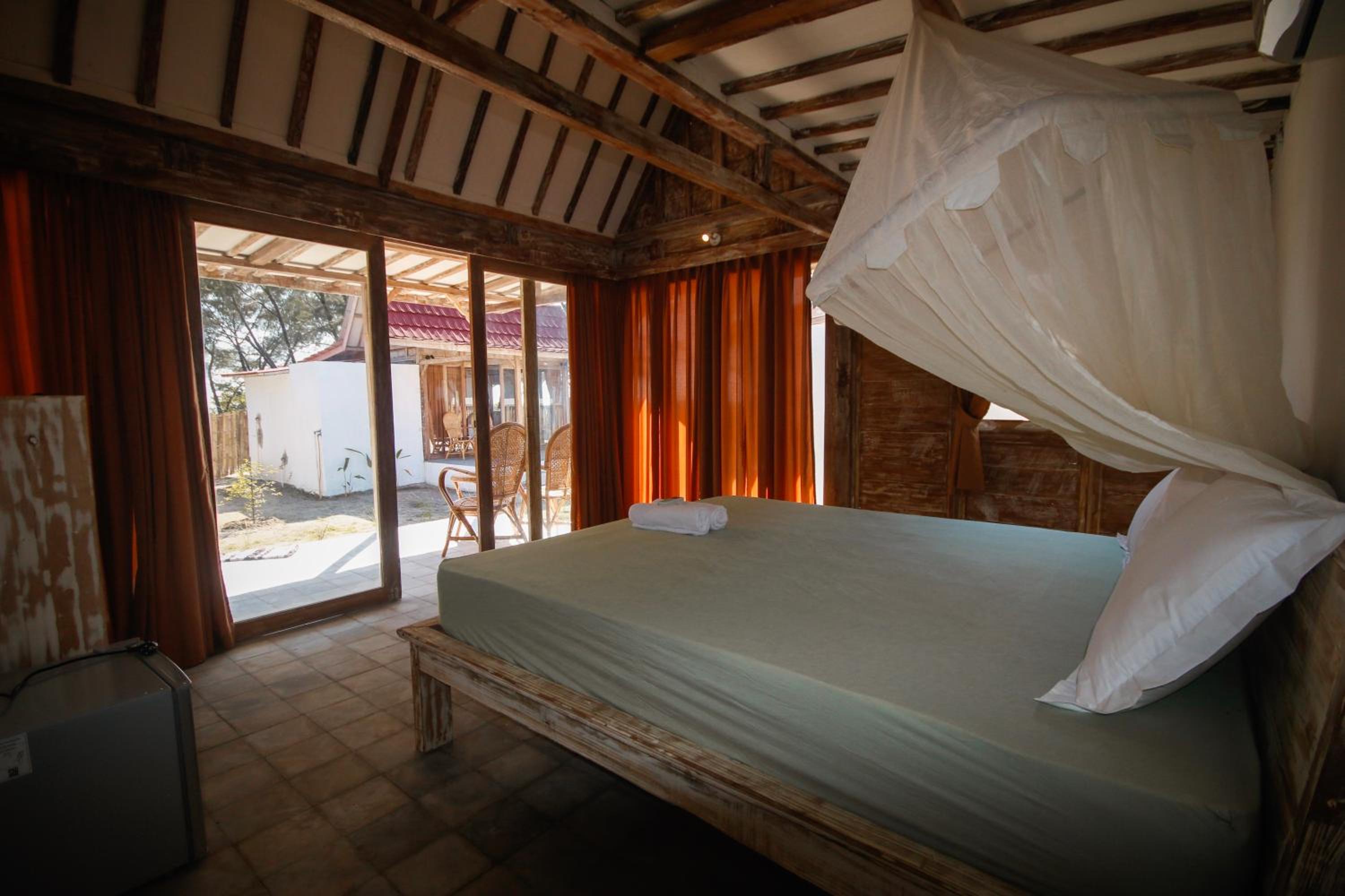 Deluxe Bungalow - Photo 3