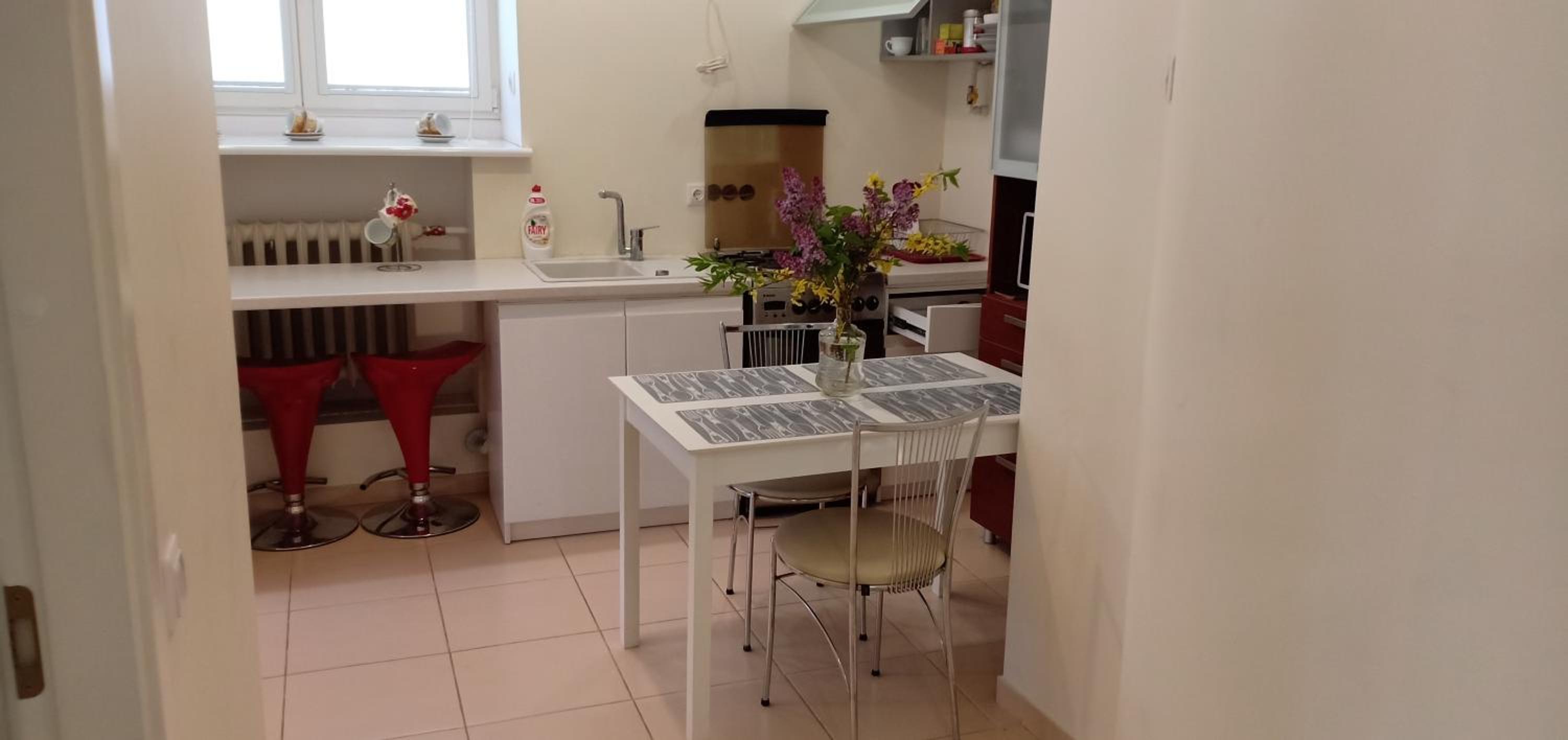 One-Bedroom Apartment - Photo 2