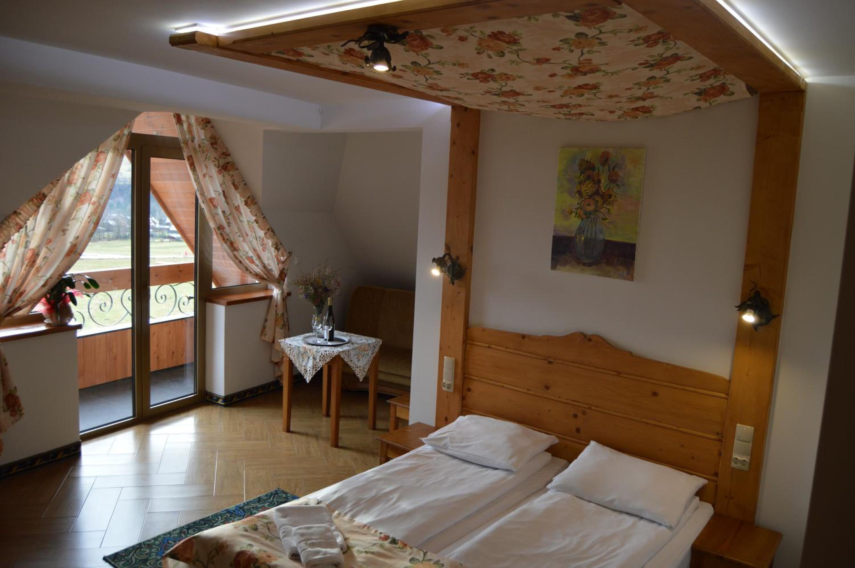 Apartment with Mountain View photo 3