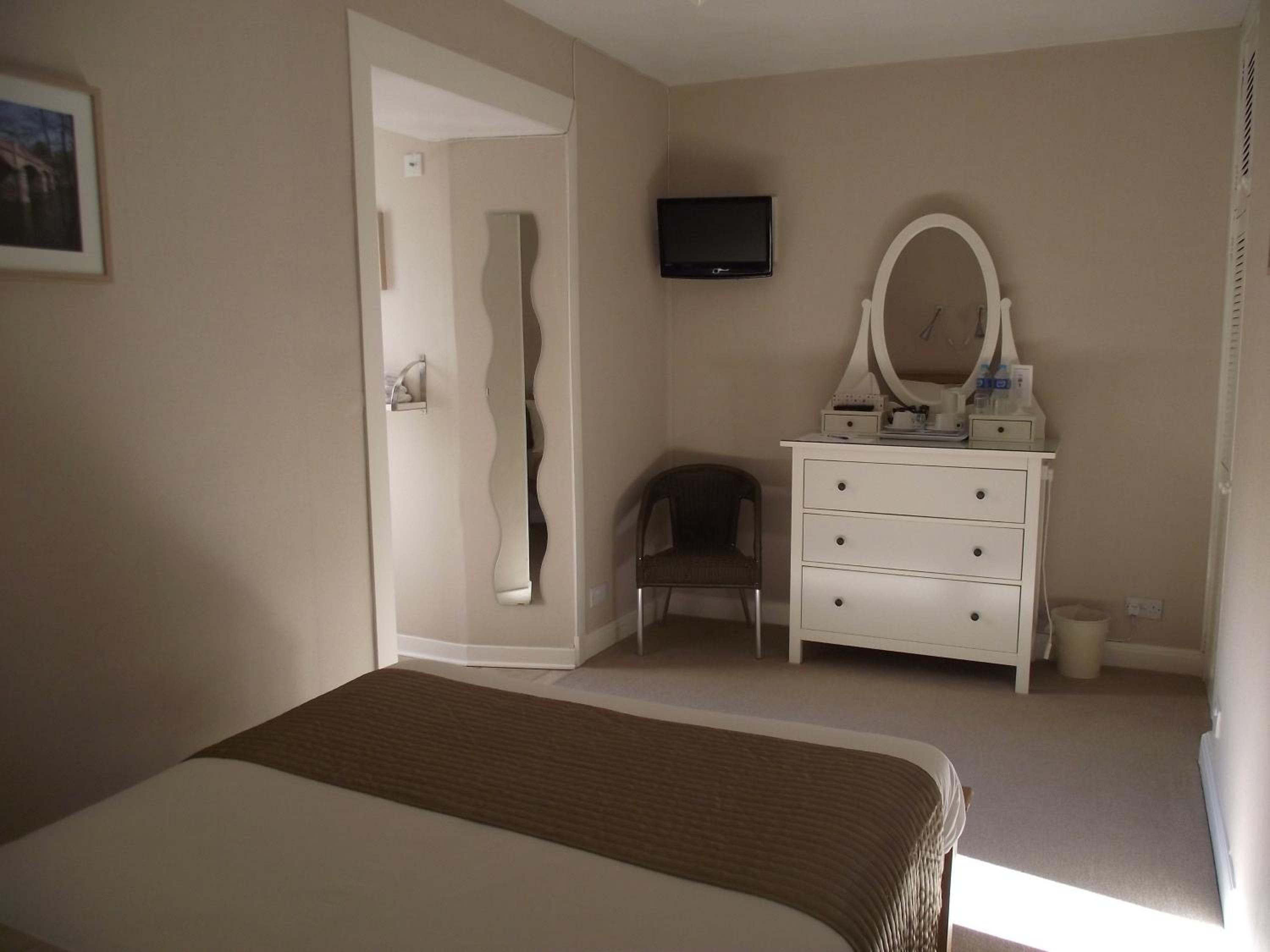 Double Room with Private Bathroom - Photo 12
