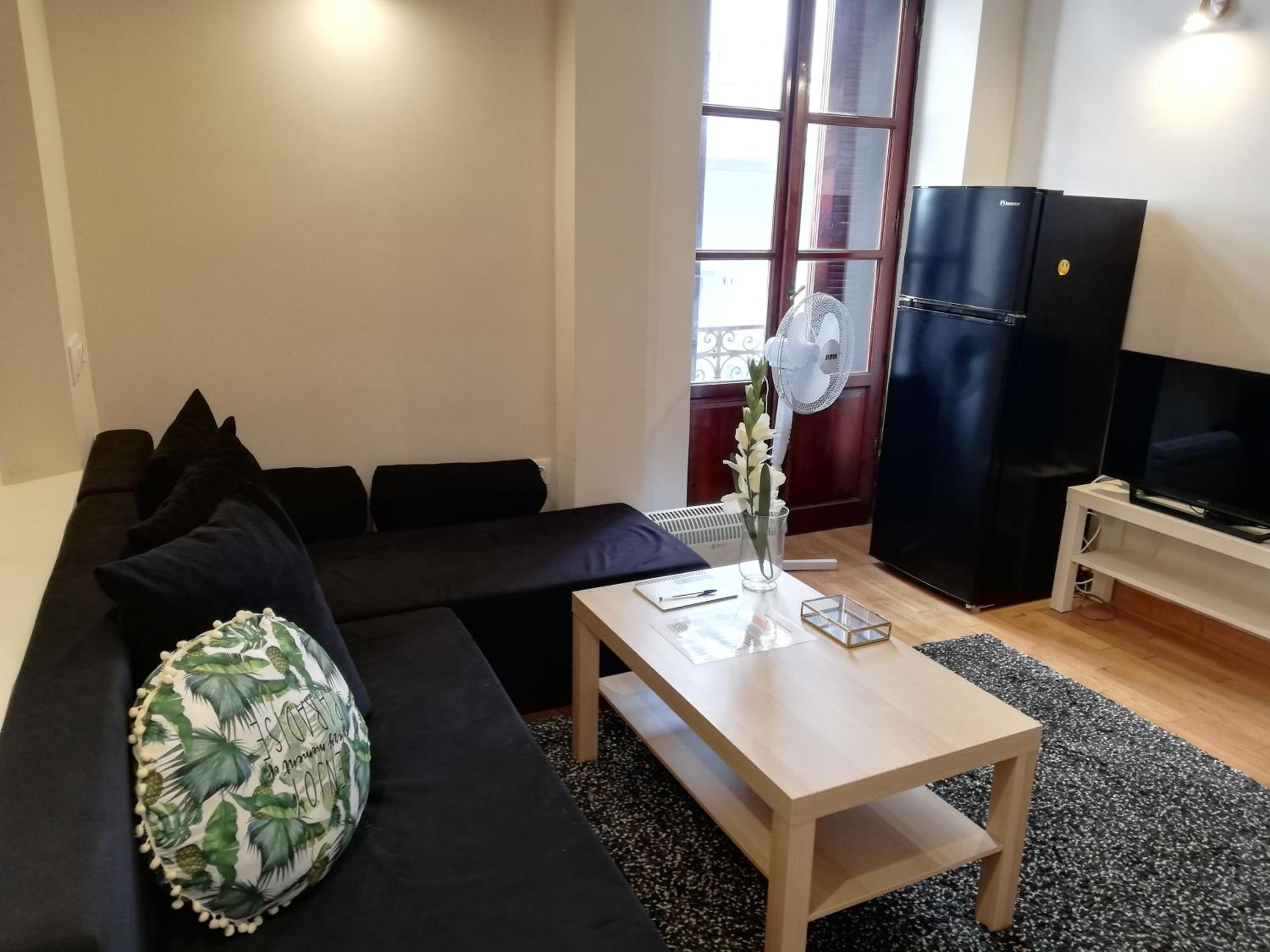 (1A) A One-Bedroom Apartment photo 1