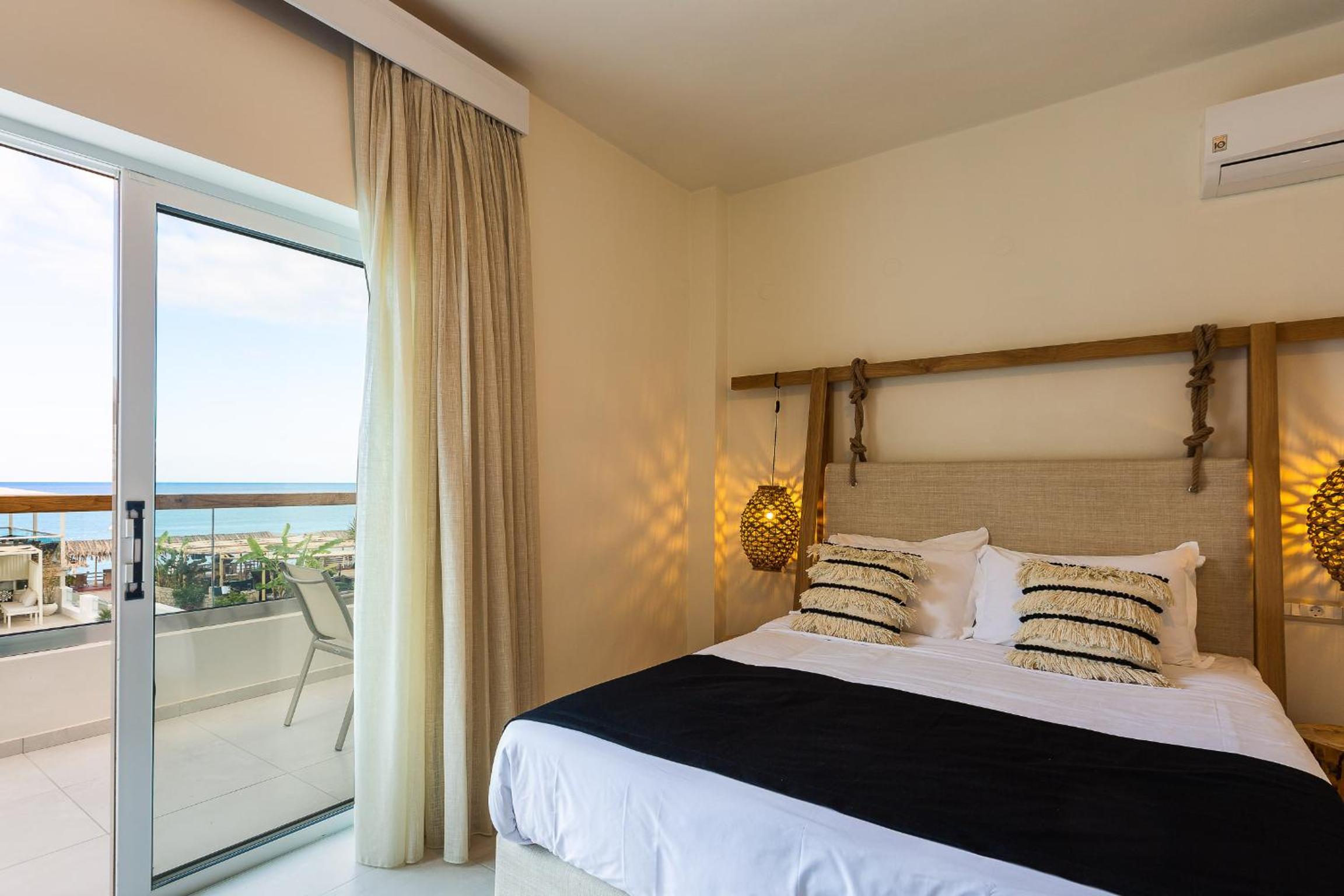 Standard Room with Sea View - Photo 2