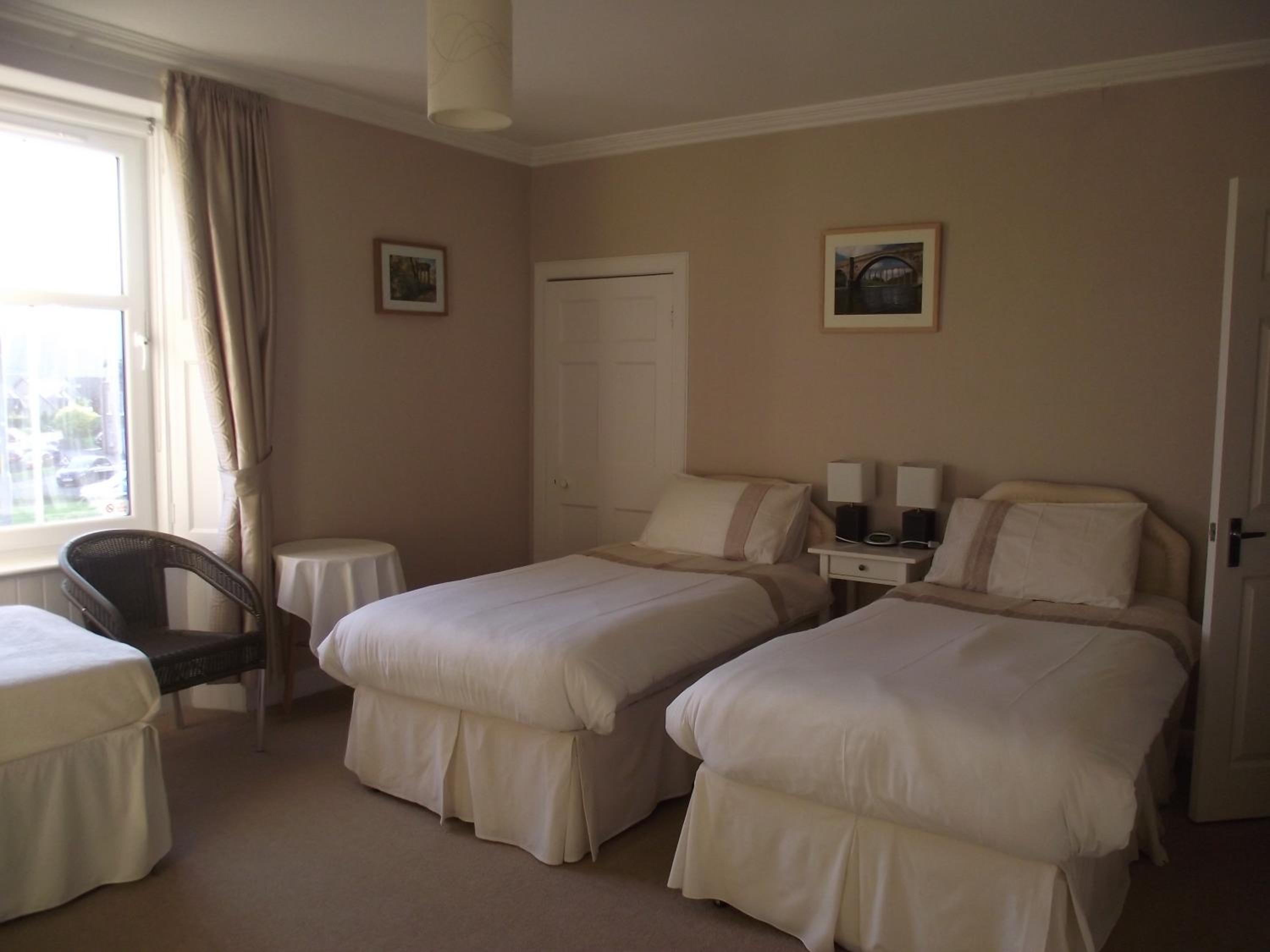 Family Room with Private Bathroom - Photo 3