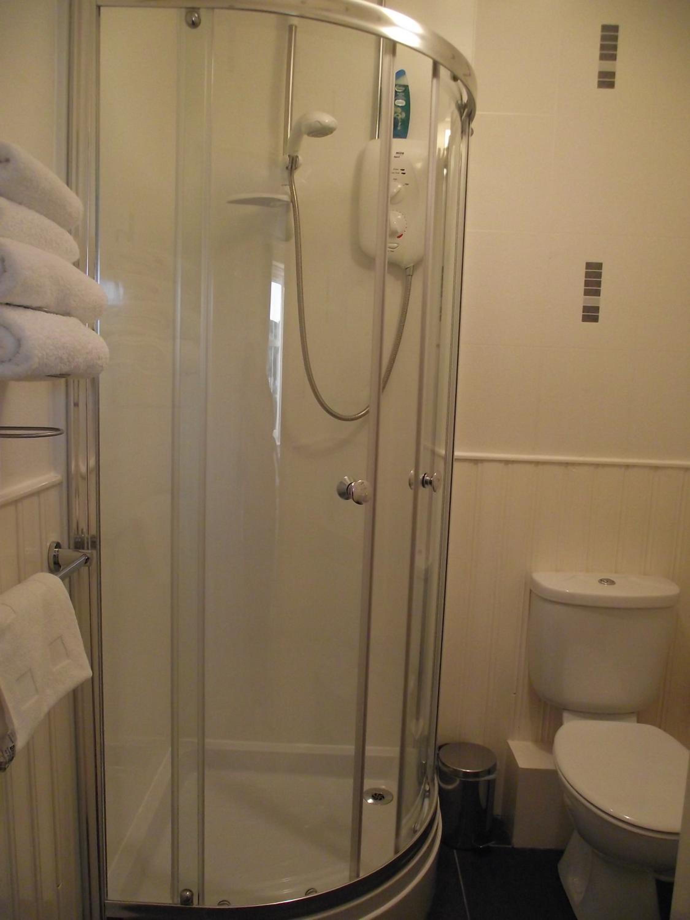 Family Room with Private Bathroom - Photo 4