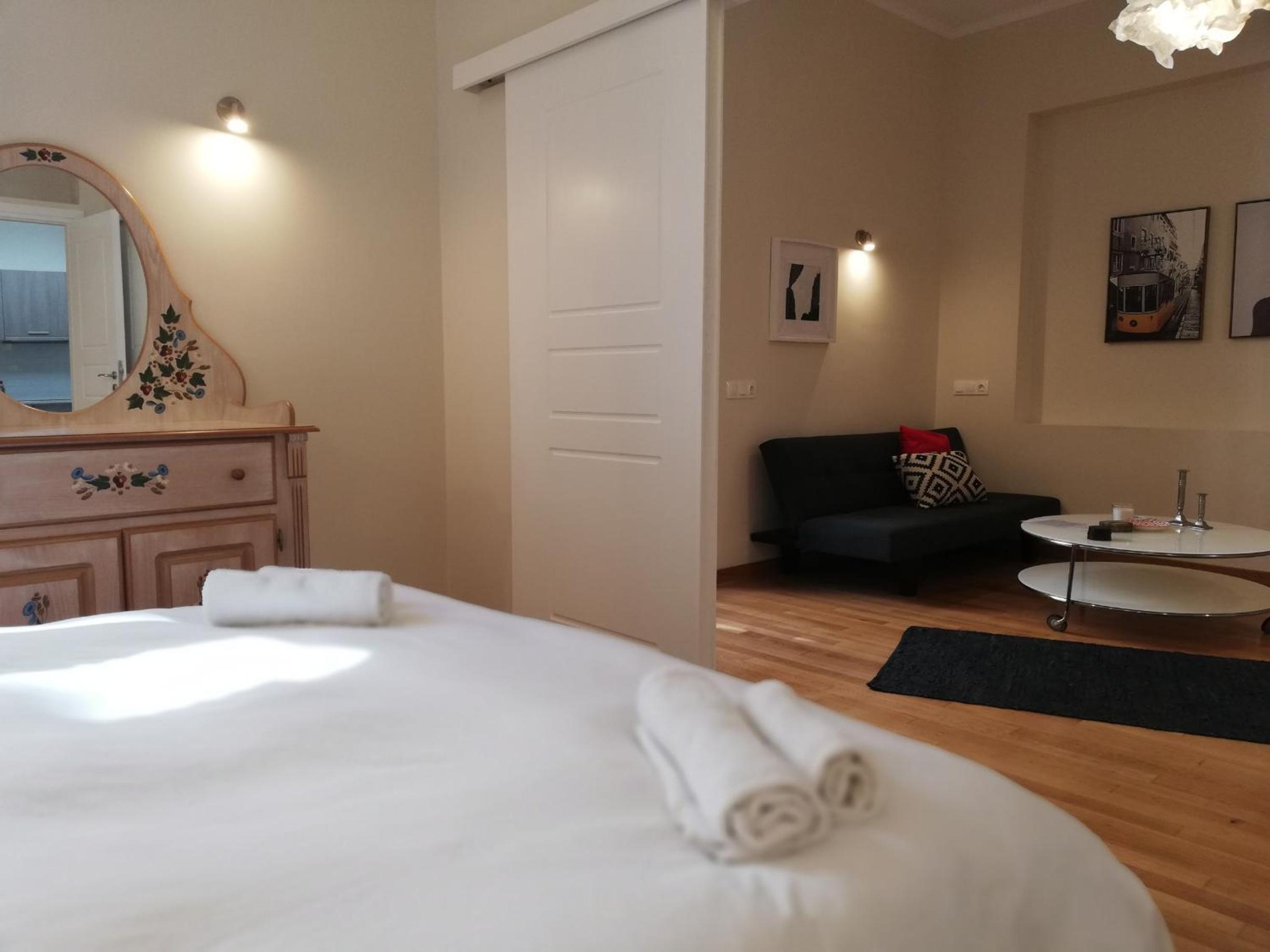 (1B) One-Bedroom Apartment photo 2
