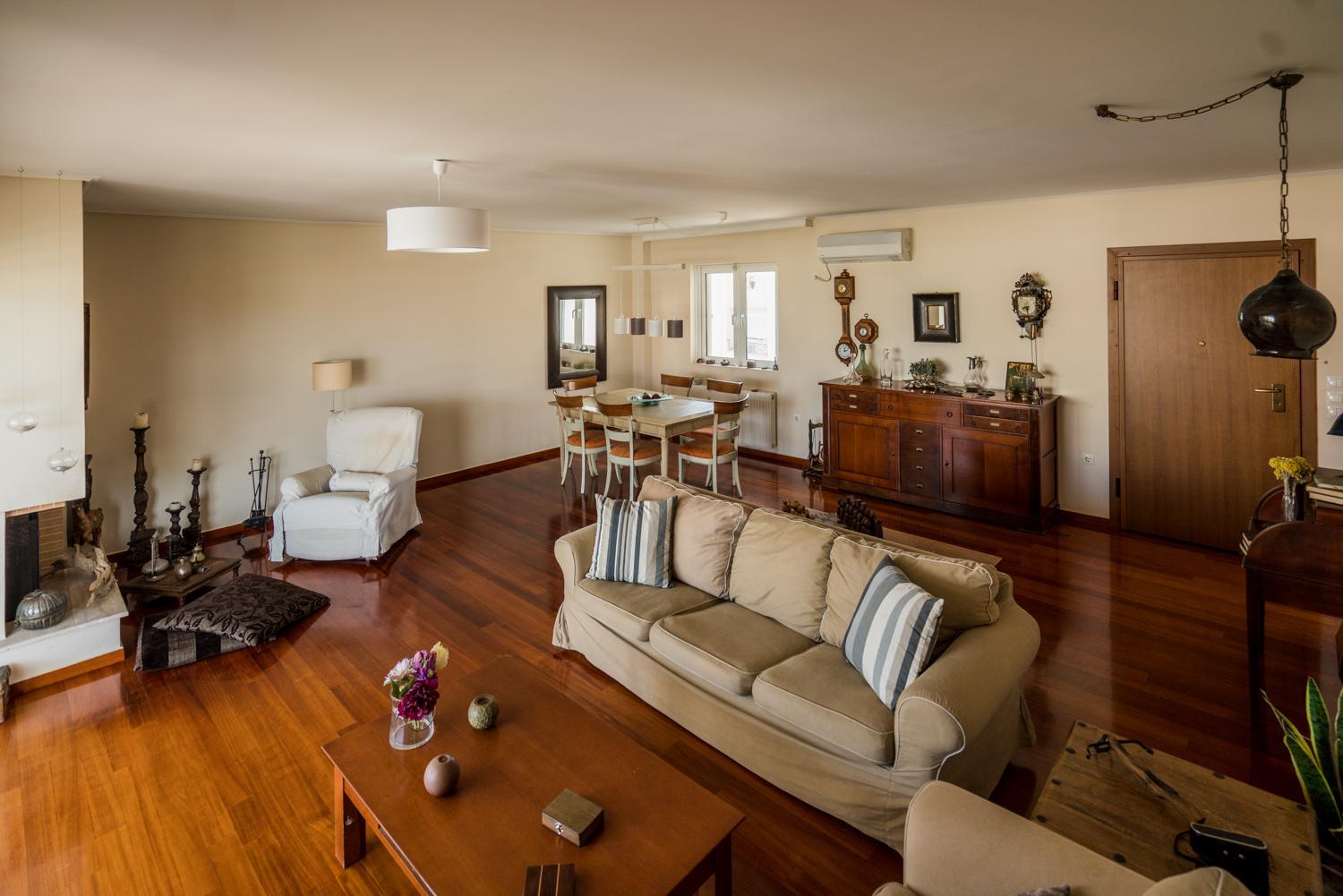 Deluxe Apartment