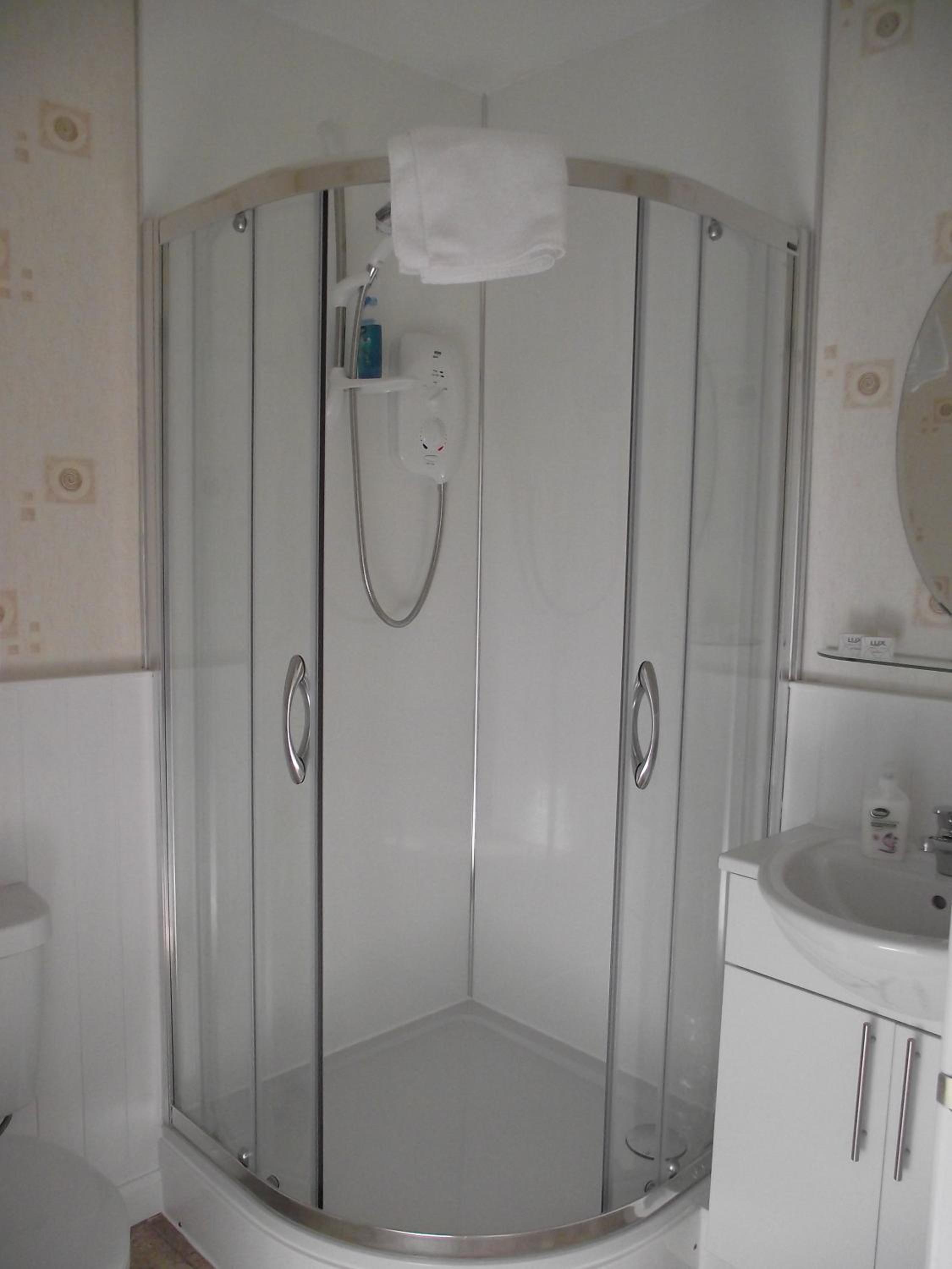 Twin Room with Private Bathroom - Photo 6