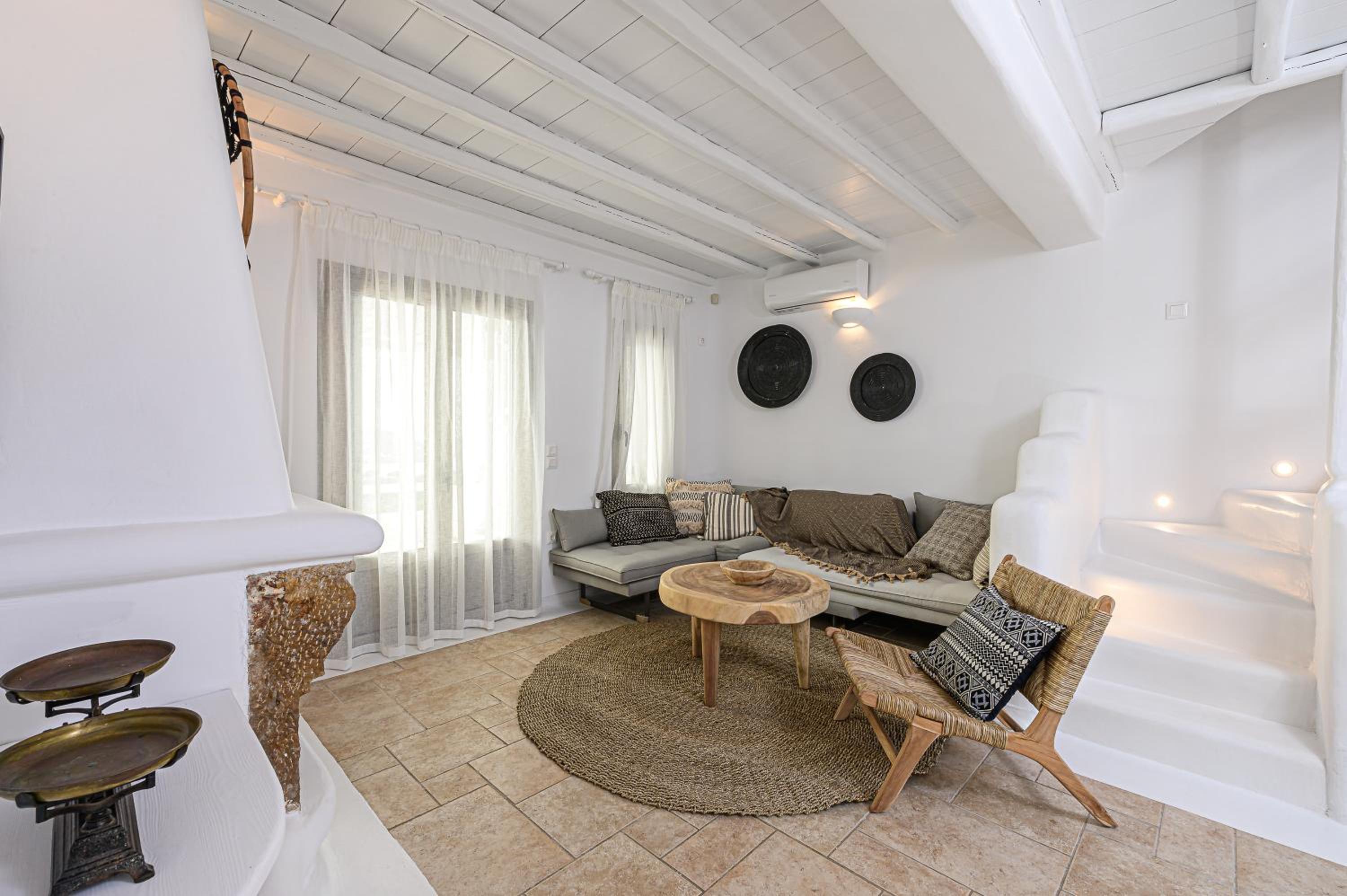 Six Βedroom Villa with Private Pool