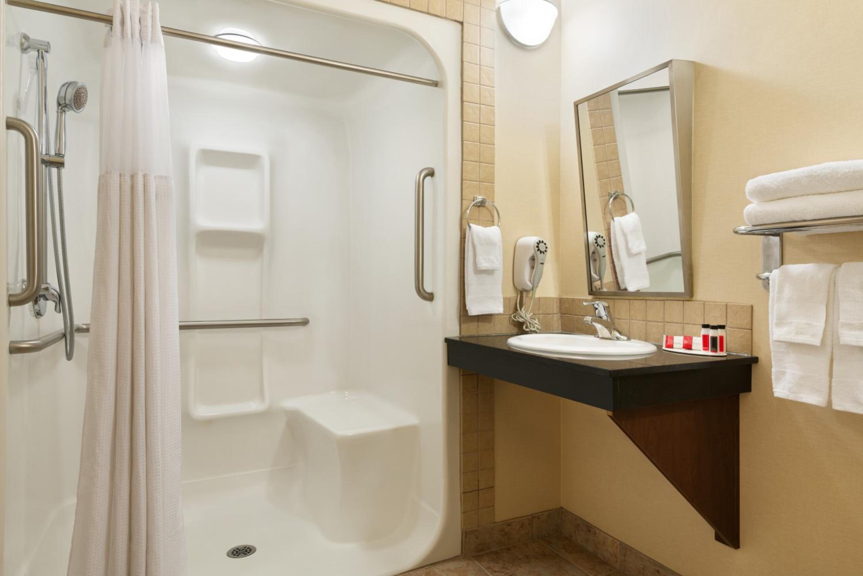 King Room - Disability Access - Non-Smoking - Photo 6
