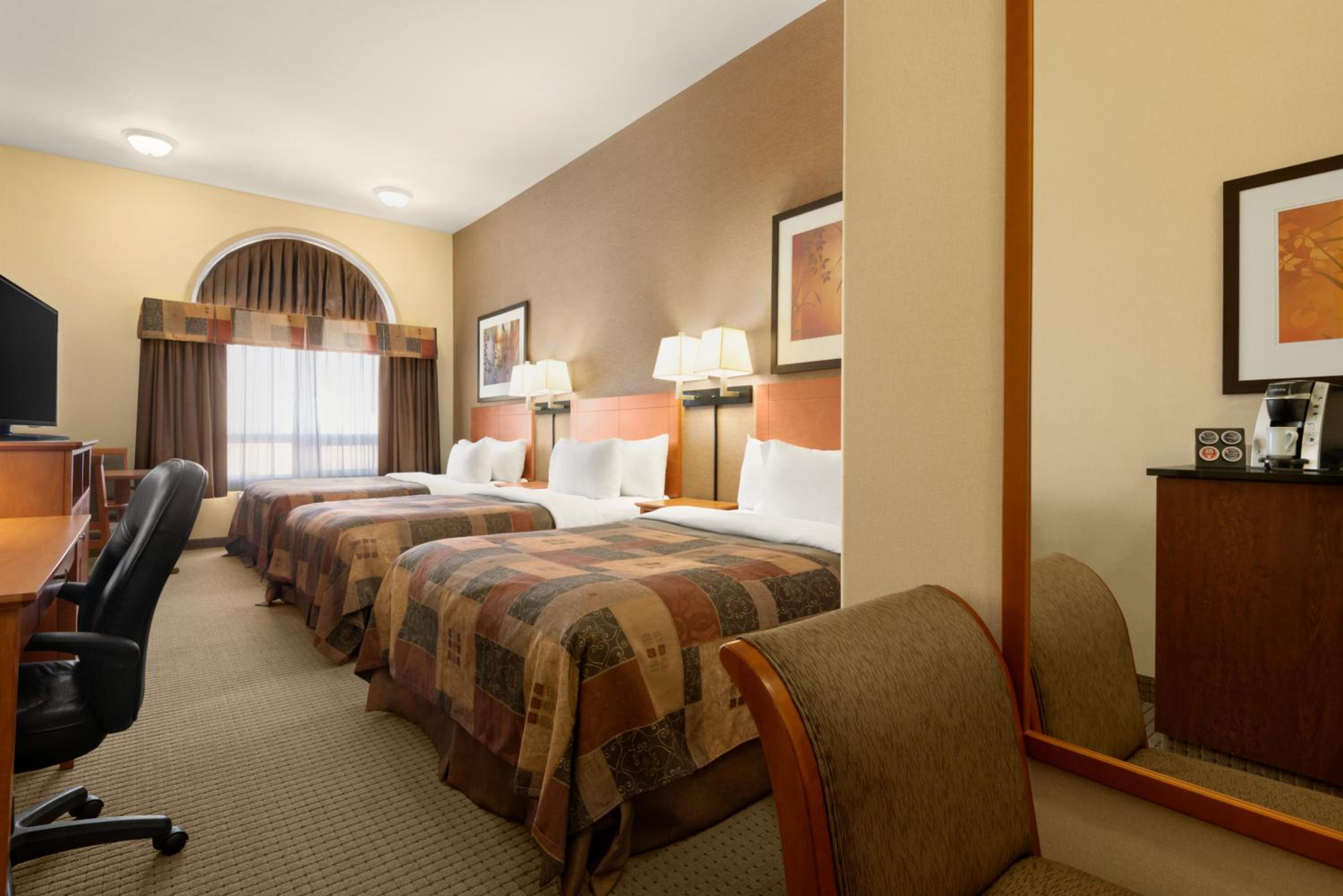 Superior Room with Three Double Beds - Non-Smoking - Photo 1