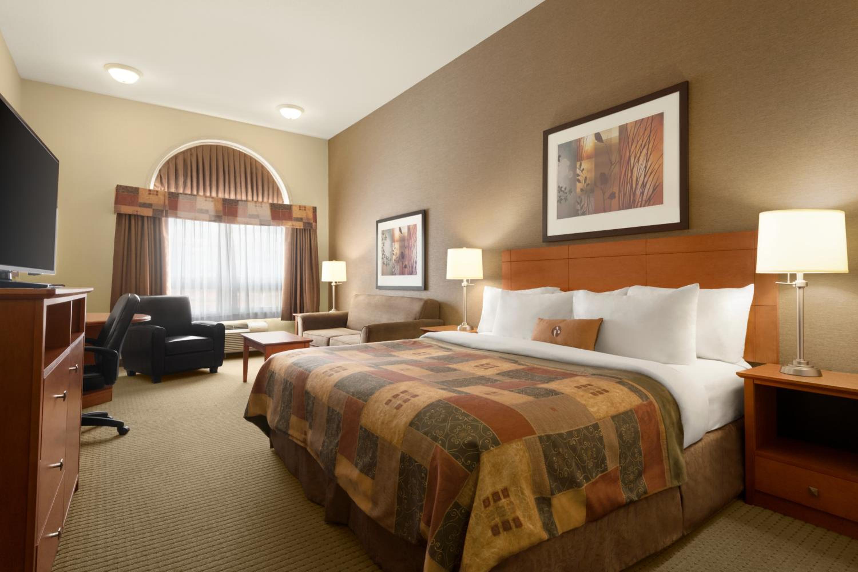Deluxe King Room - Non-Smoking - Photo 1