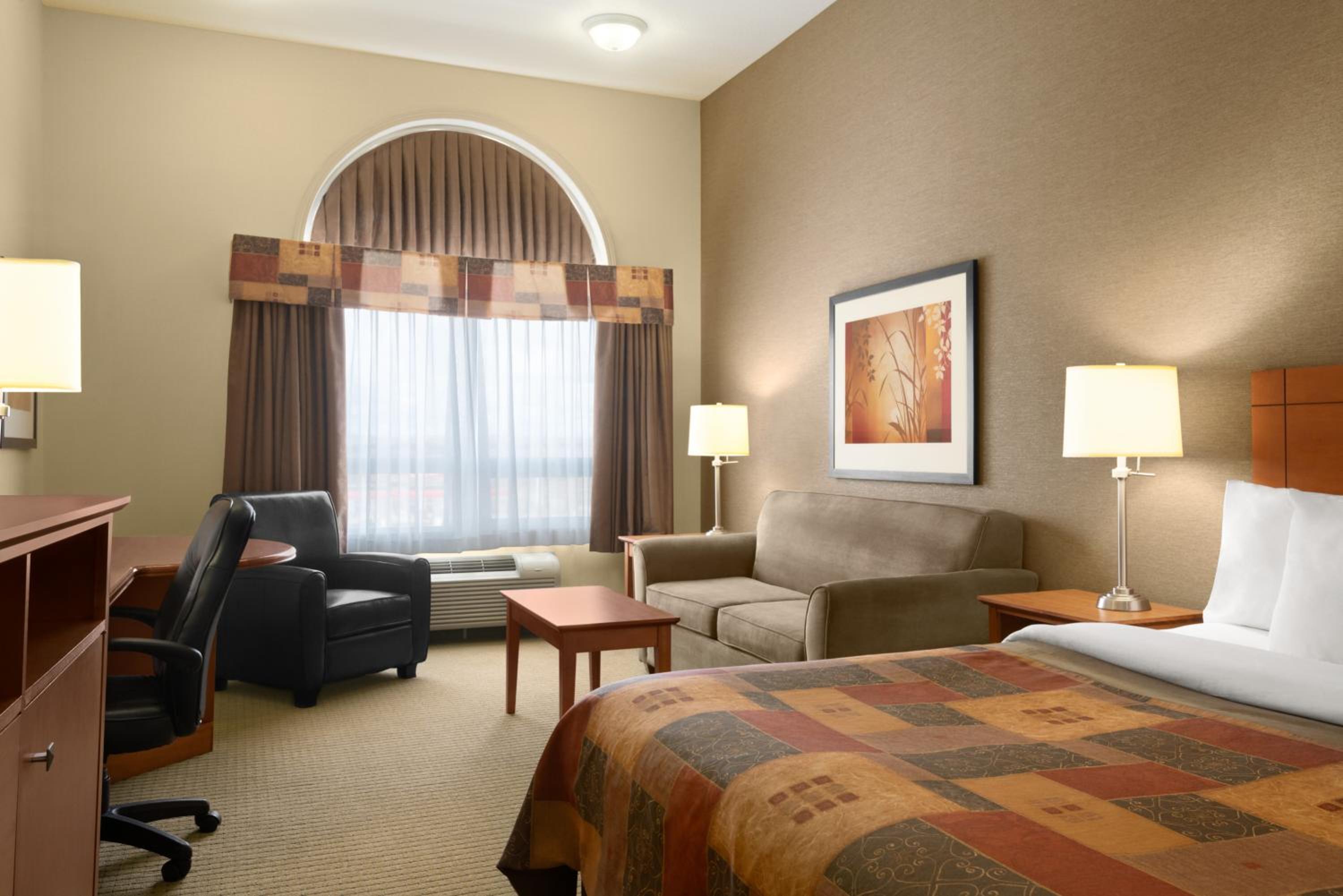 Deluxe King Room - Non-Smoking - Photo 2
