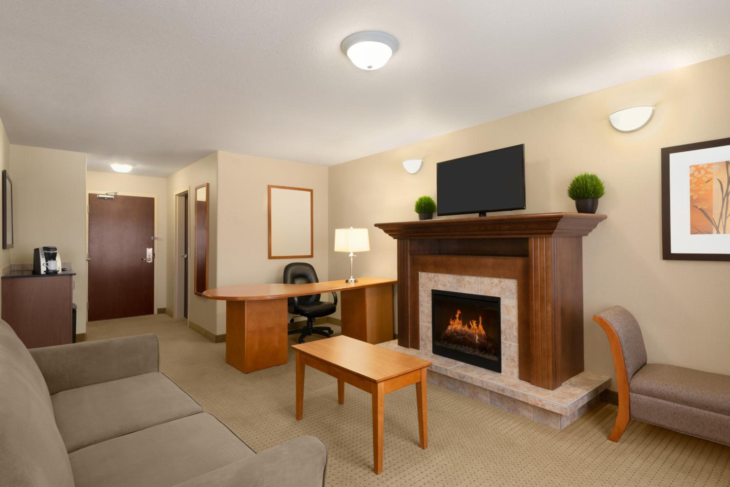 Deluxe King Suite - Photo 1