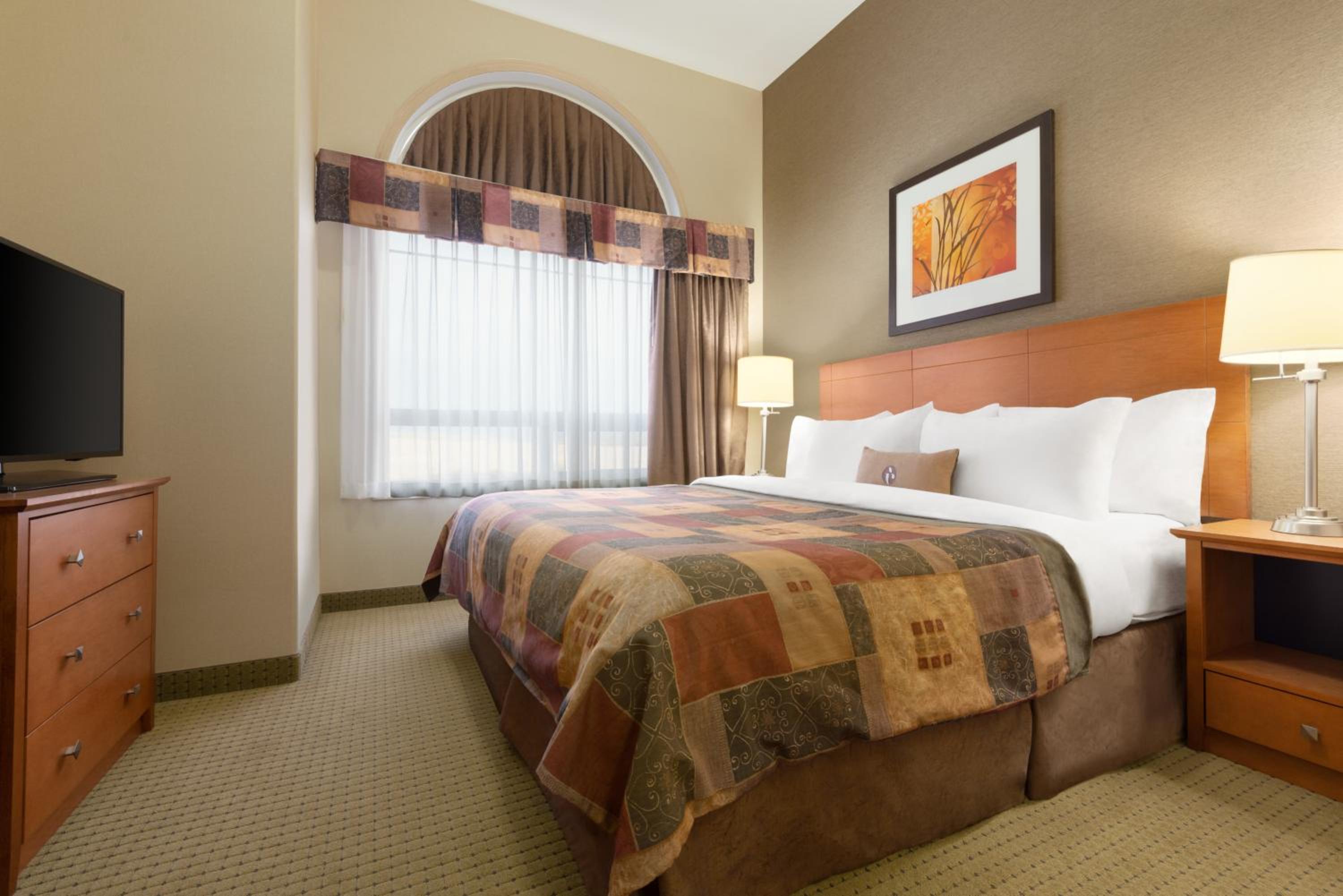 Deluxe King Suite