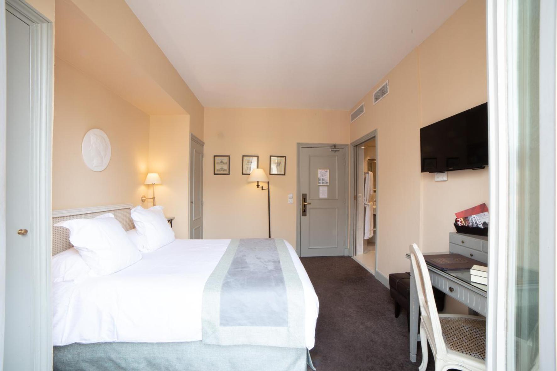 Superior Room  (Free Wine Tasting) - Photo 7