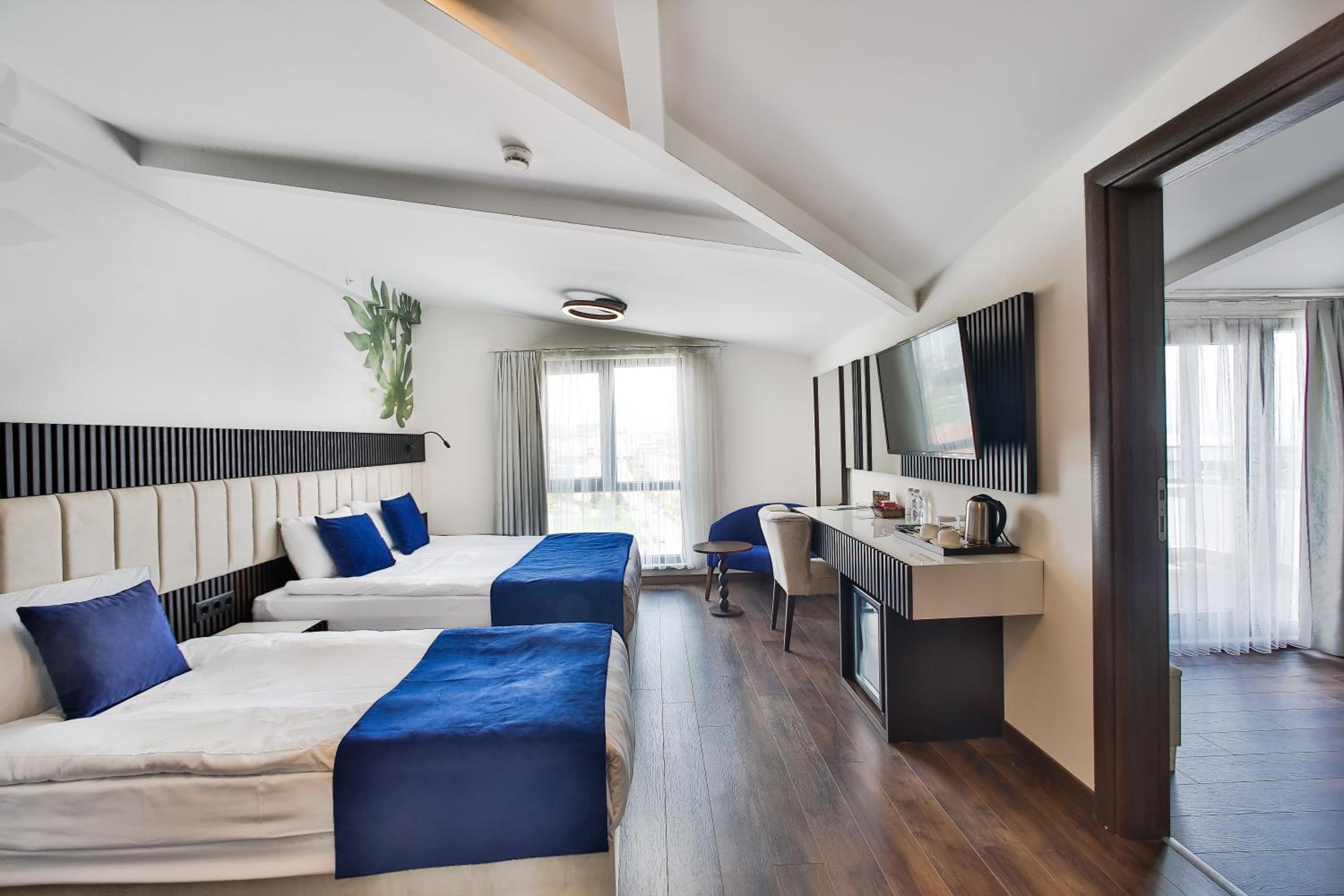 Superior King Suite