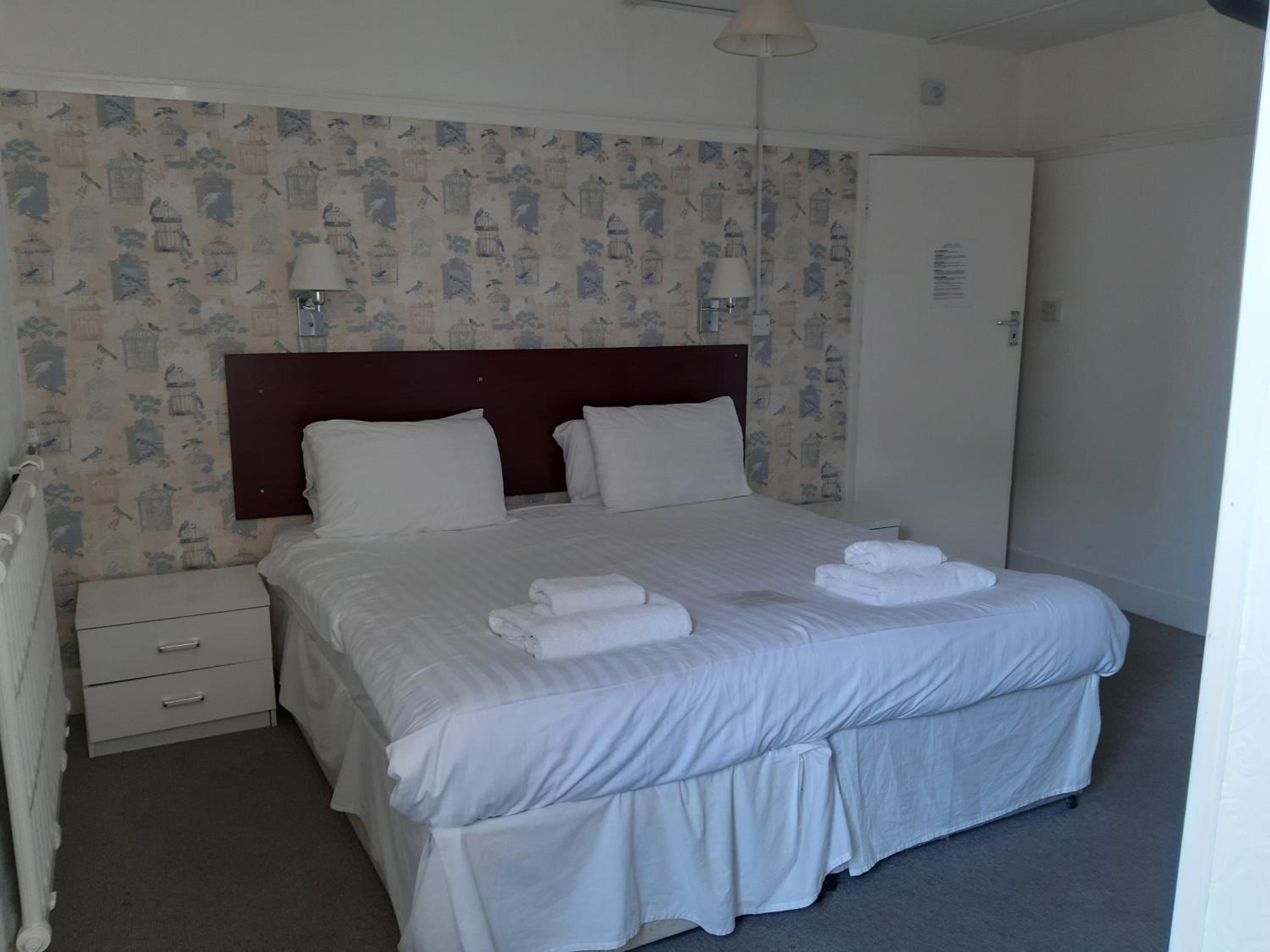 Family Room (2 Adults + 1 Child)