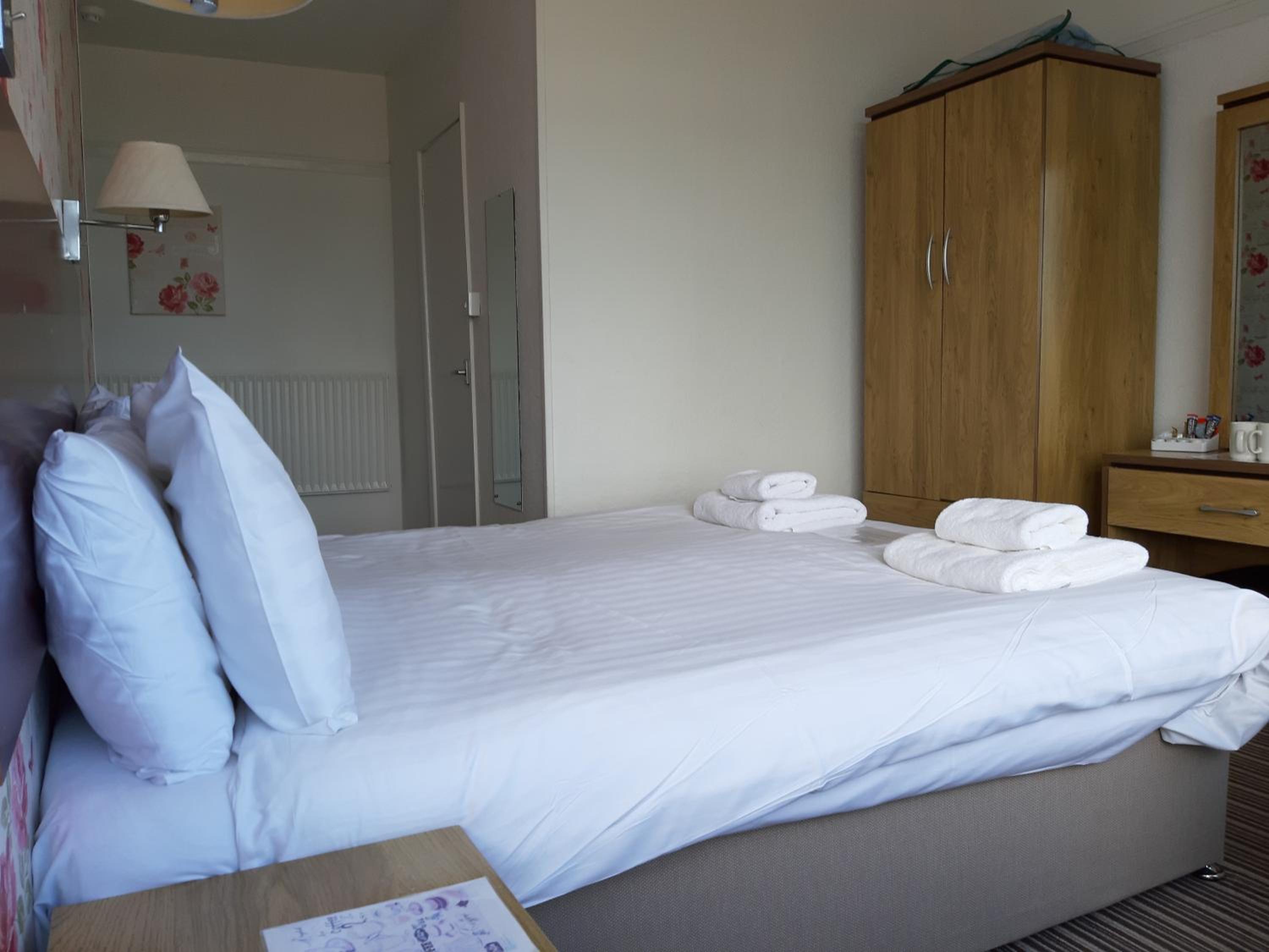 Economy Twin Room photo 2