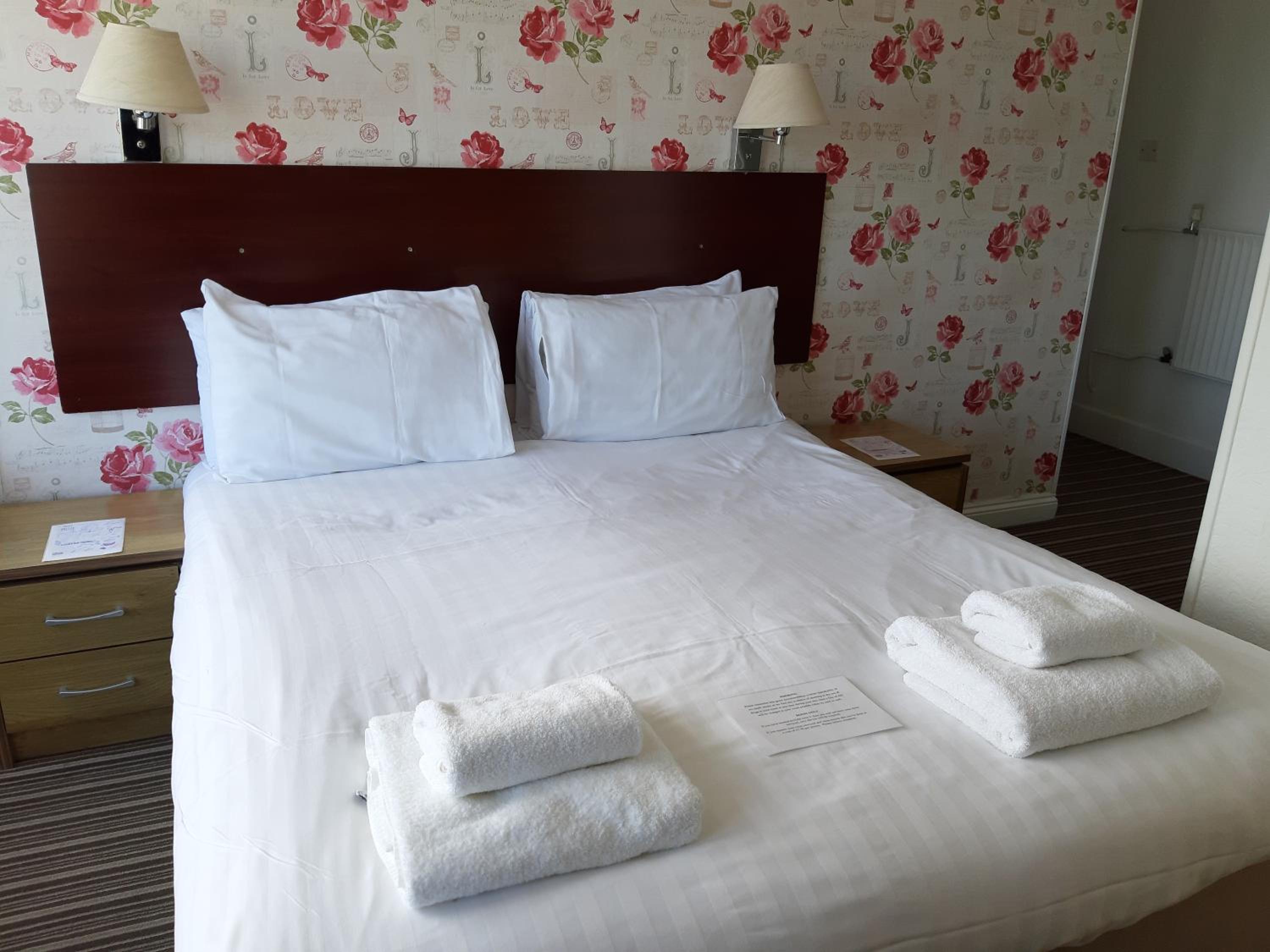 Economy Twin Room photo 3