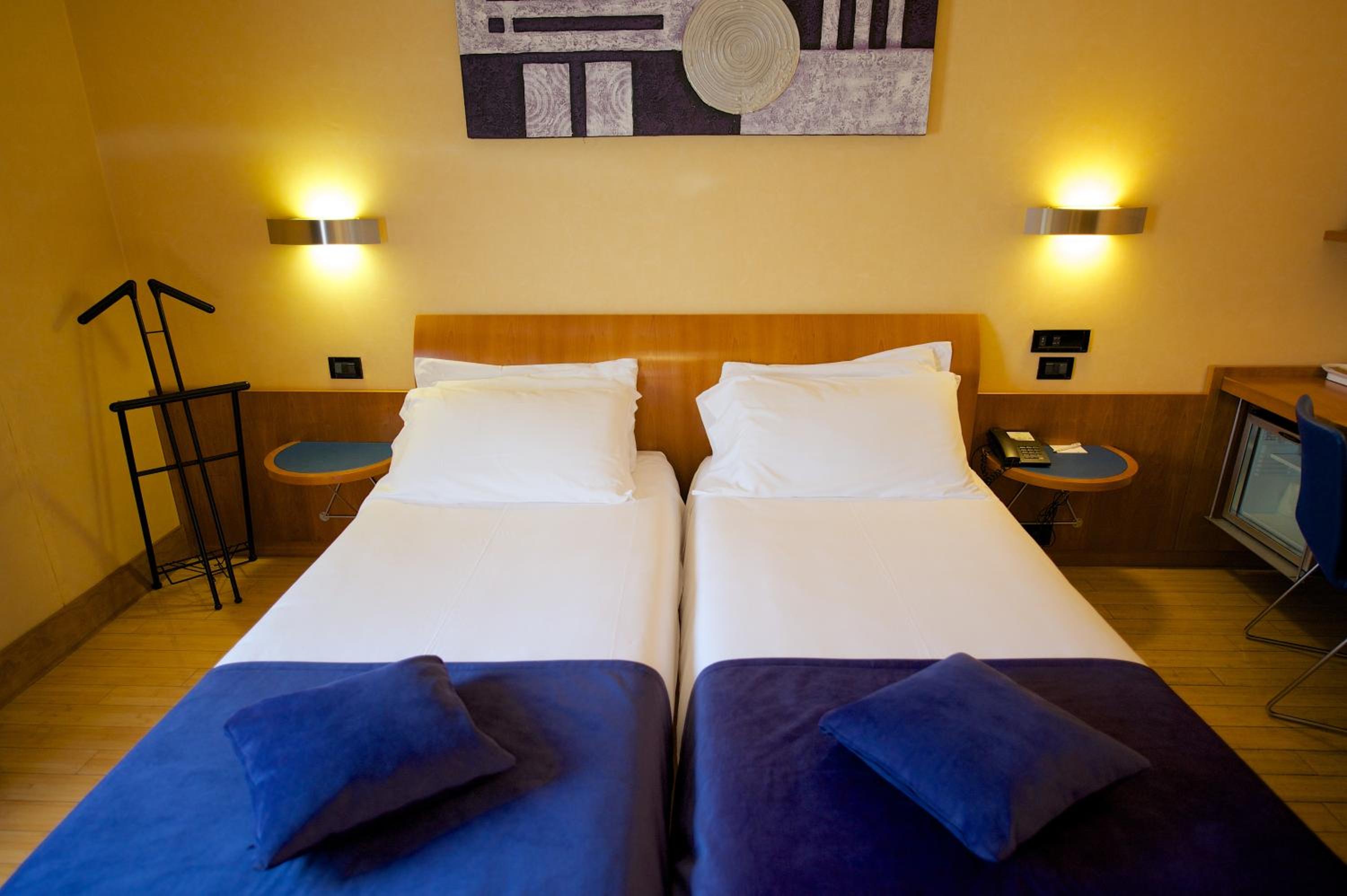 Classic Twin Room - Photo 9