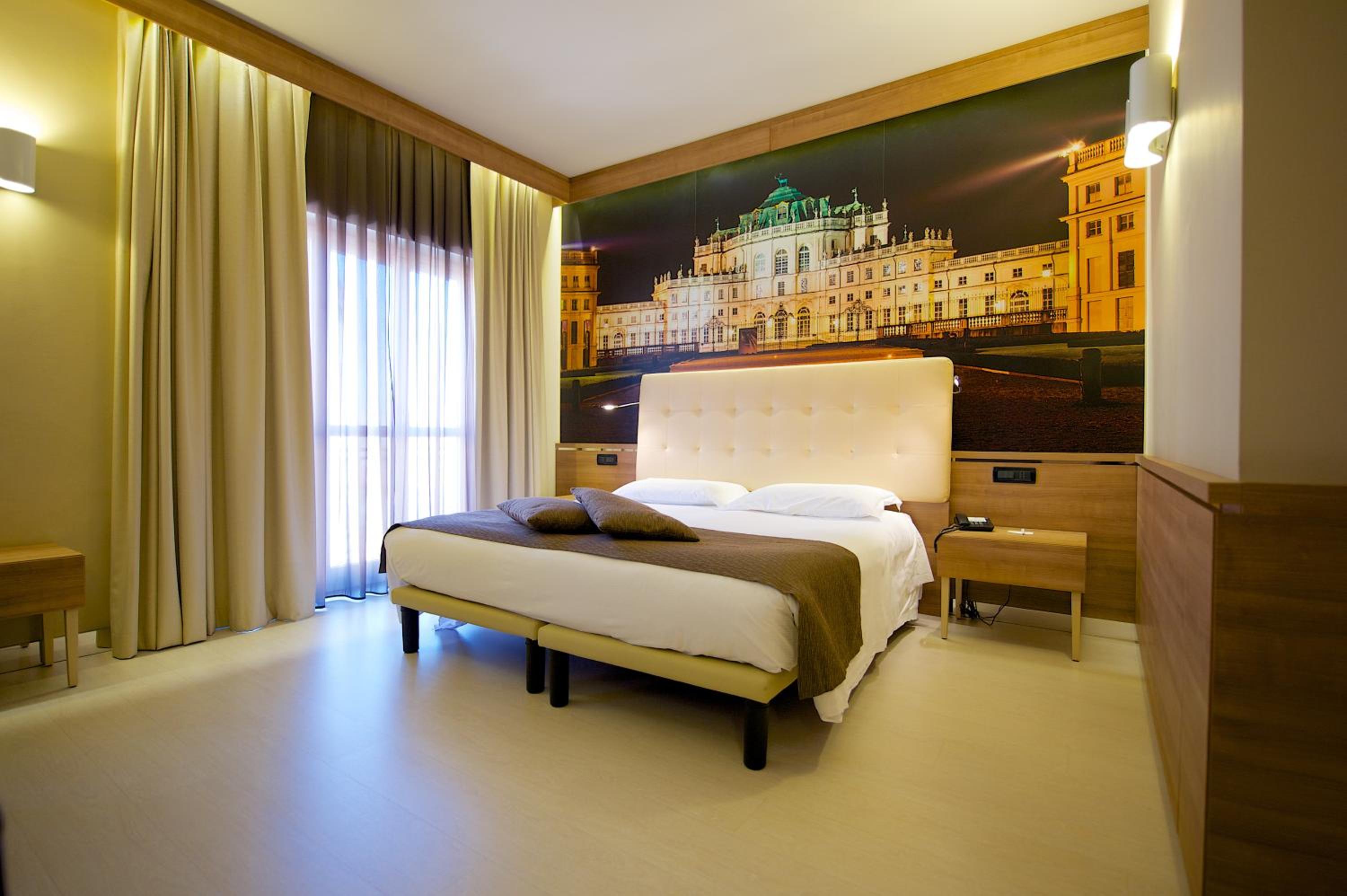 Deluxe Queen Room - Photo 8