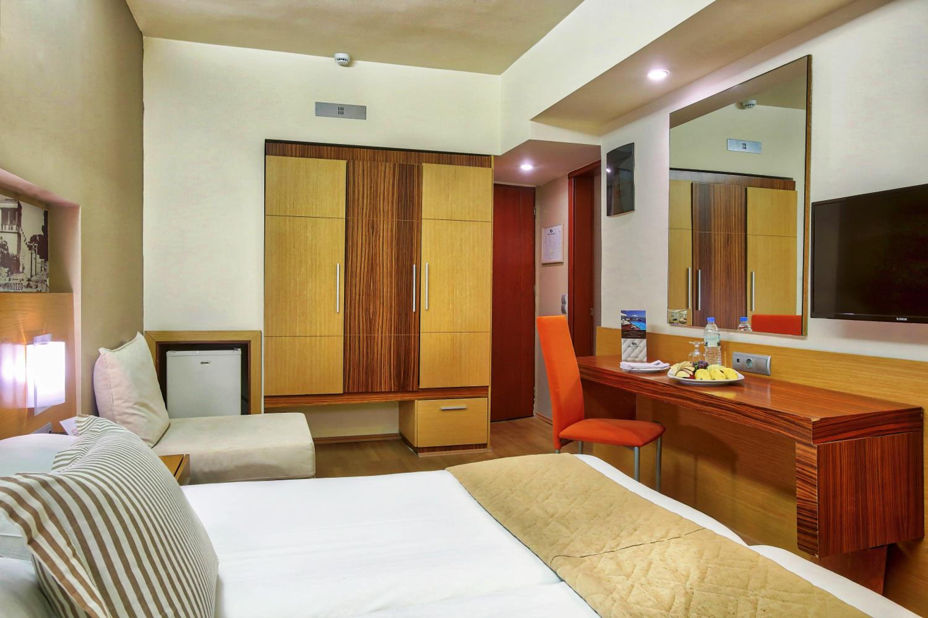 Comfort Room - Photo 2