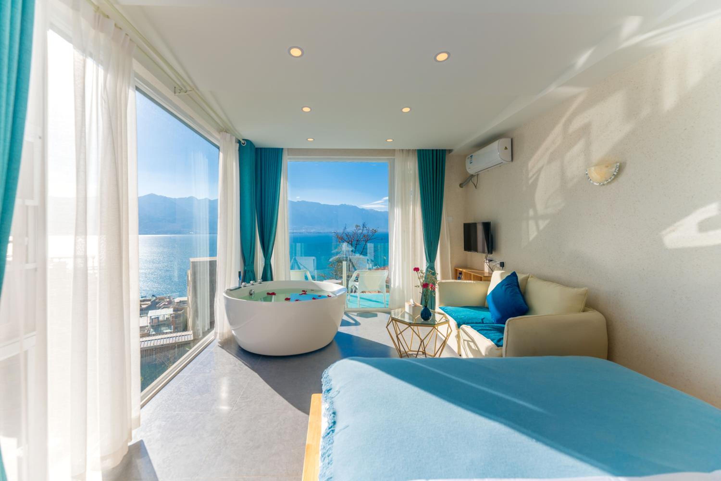 Deluxe Double Room with Balcony and Sea View photo 1