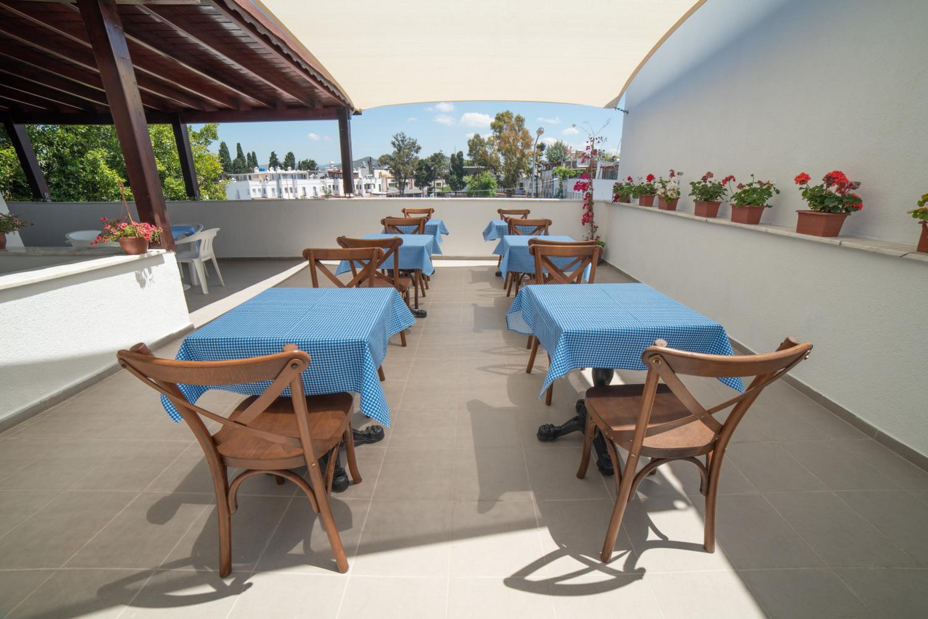 Family Room with Balcony photo 2
