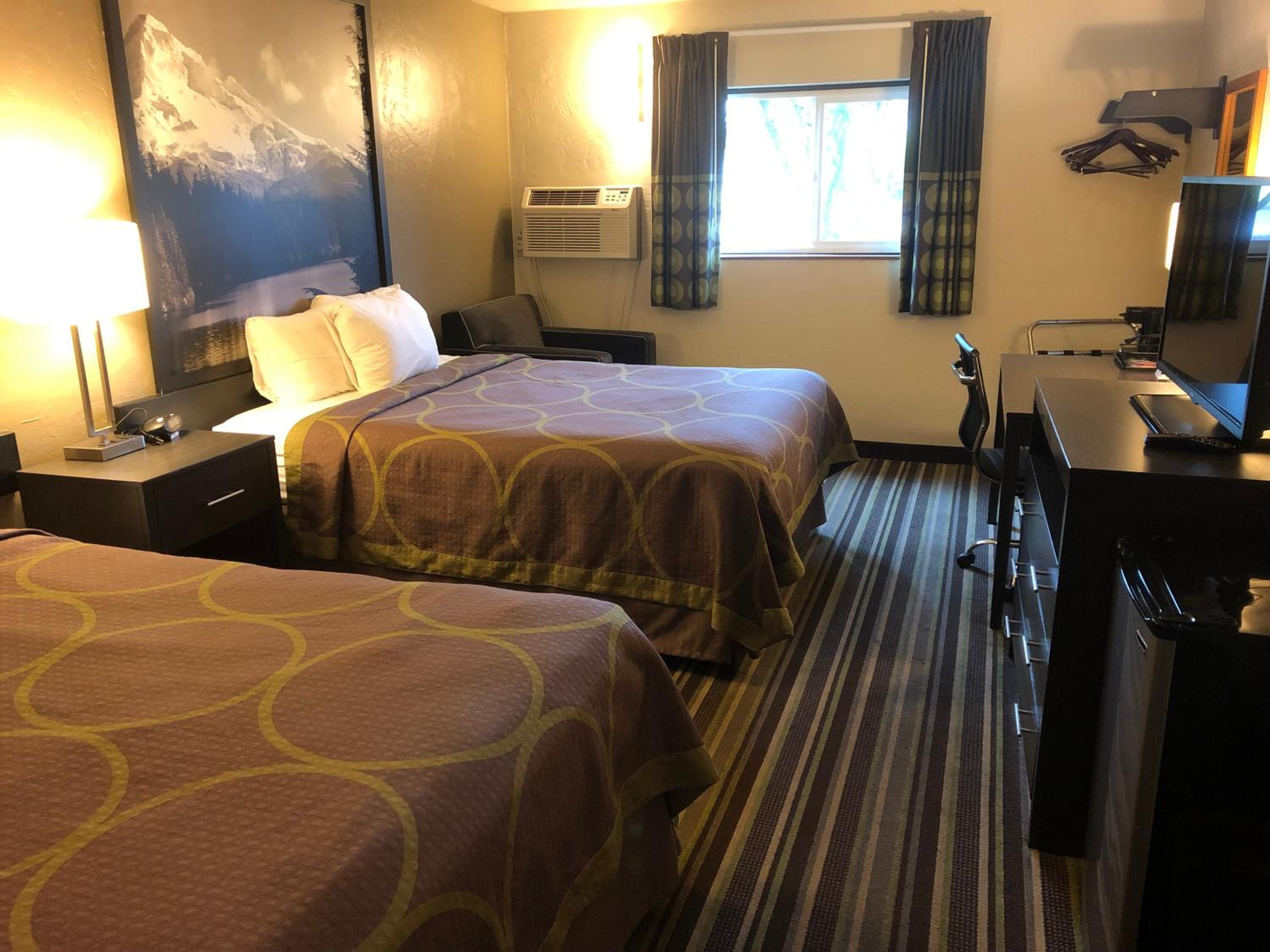 Queen Room with Two Queen Beds - Non-Smoking - Photo 1