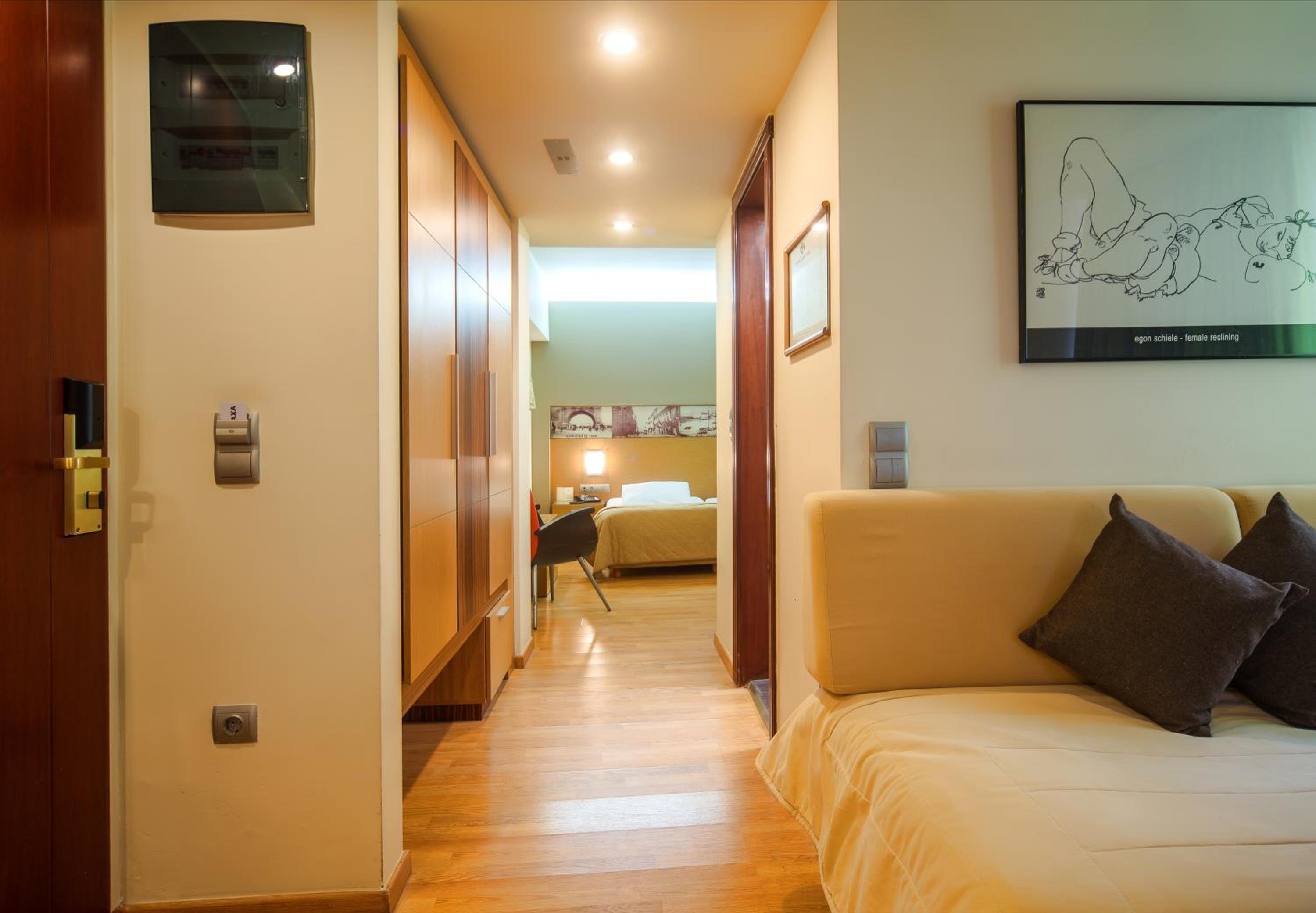 Family Room - Photo 3