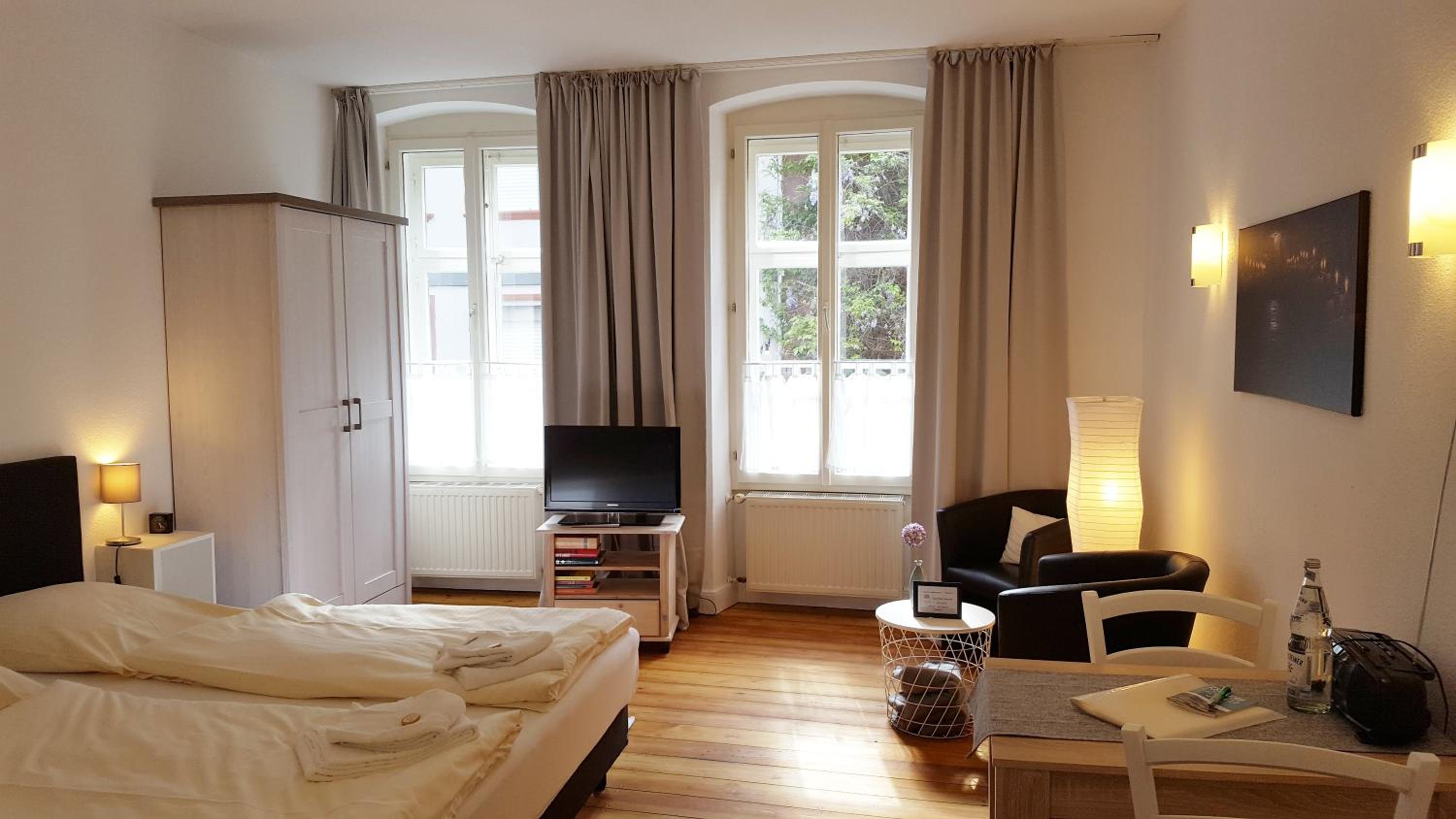 One-Bedroom Apartment photo 2