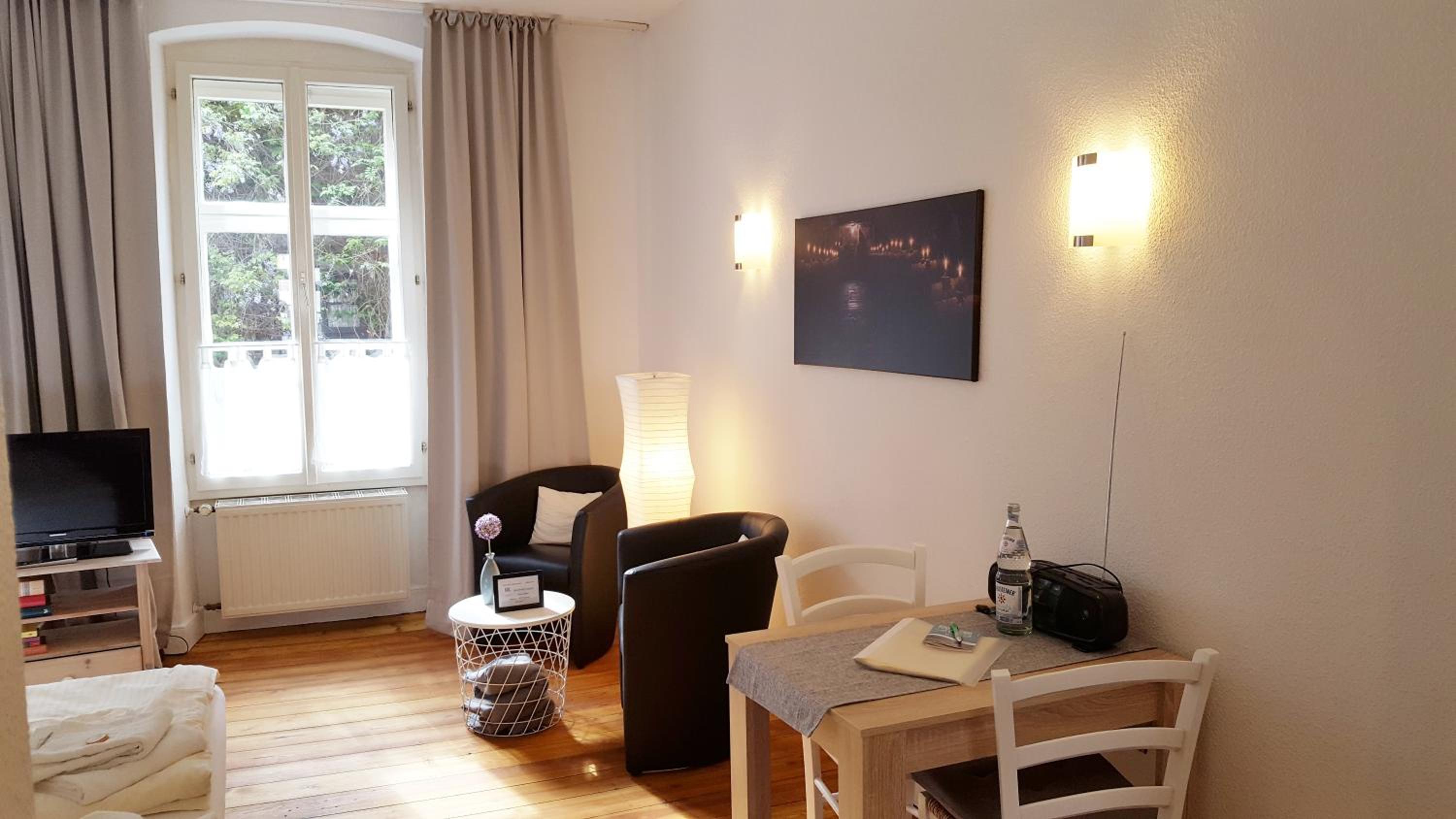 One-Bedroom Apartment photo 1