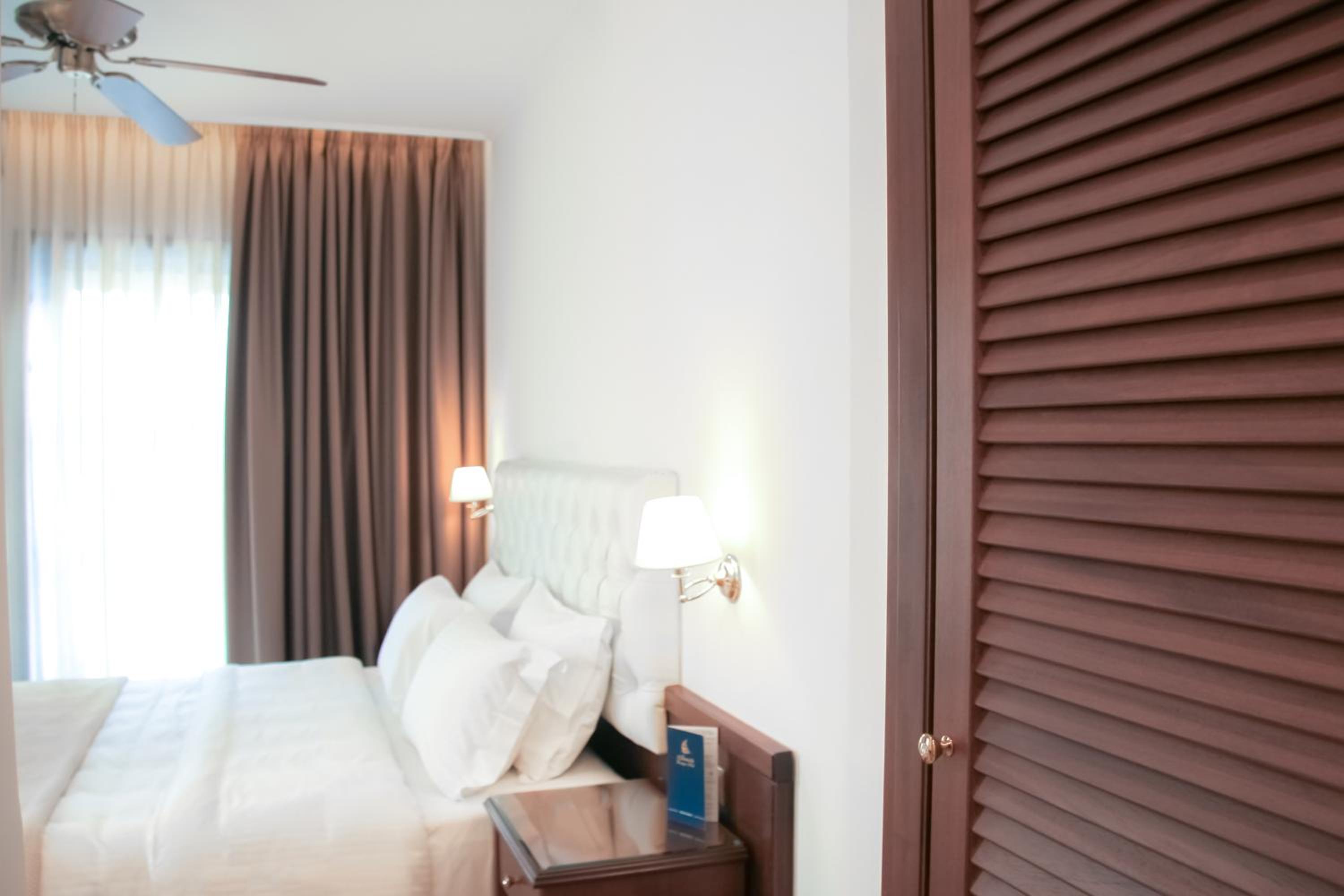Double or Twin Room with City View photo 2