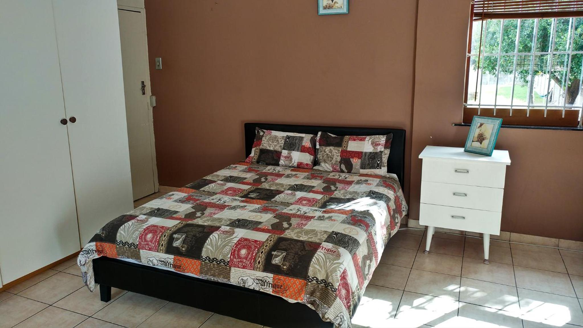 Queen Room with Pool View - Photo 1