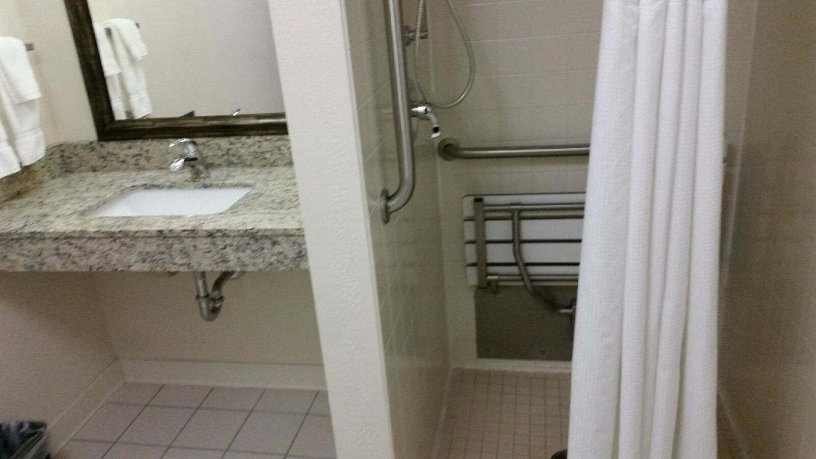 Queen Room with Two Queen Beds, Mobility Access and Roll-In shower, Non-Smoking - Photo 4