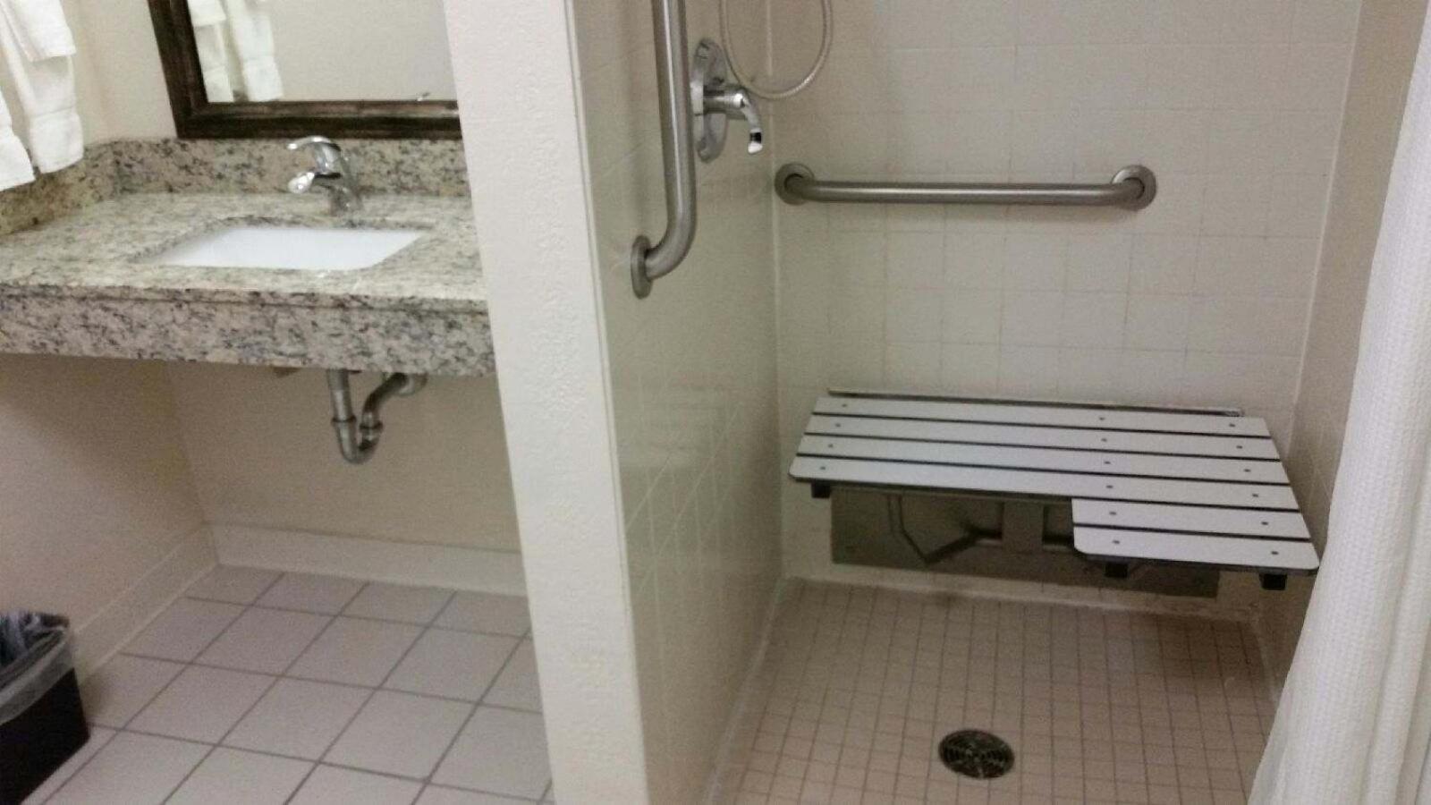 Queen Room with Two Queen Beds, Mobility Access and Roll-In shower, Non-Smoking - Photo 5