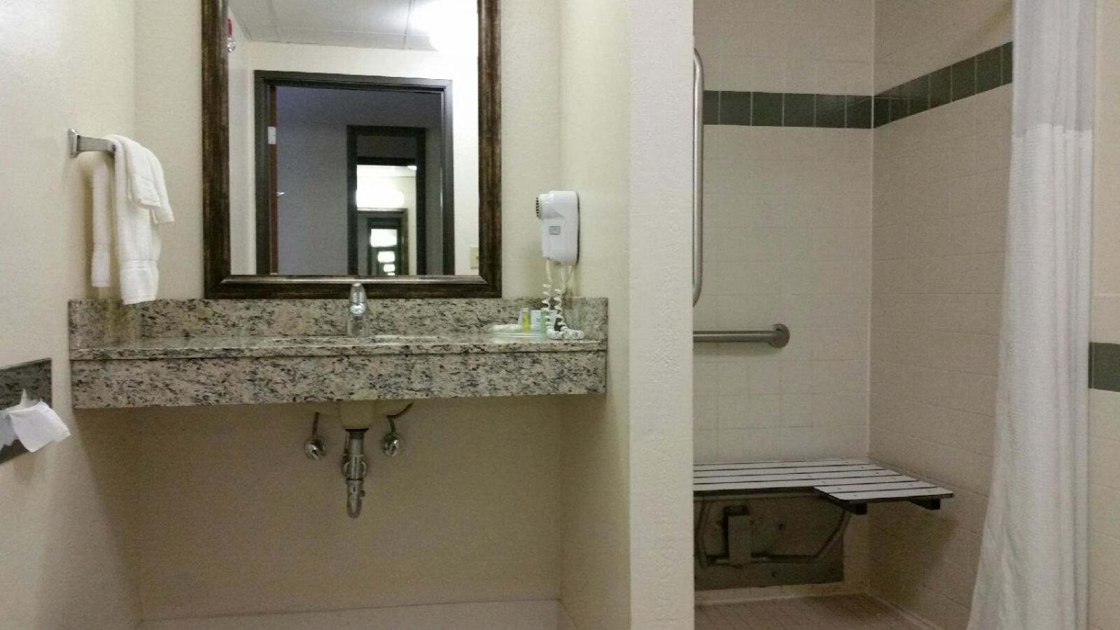 Queen Room with Two Queen Beds, Mobility Access and Roll-In shower, Non-Smoking - Photo 6