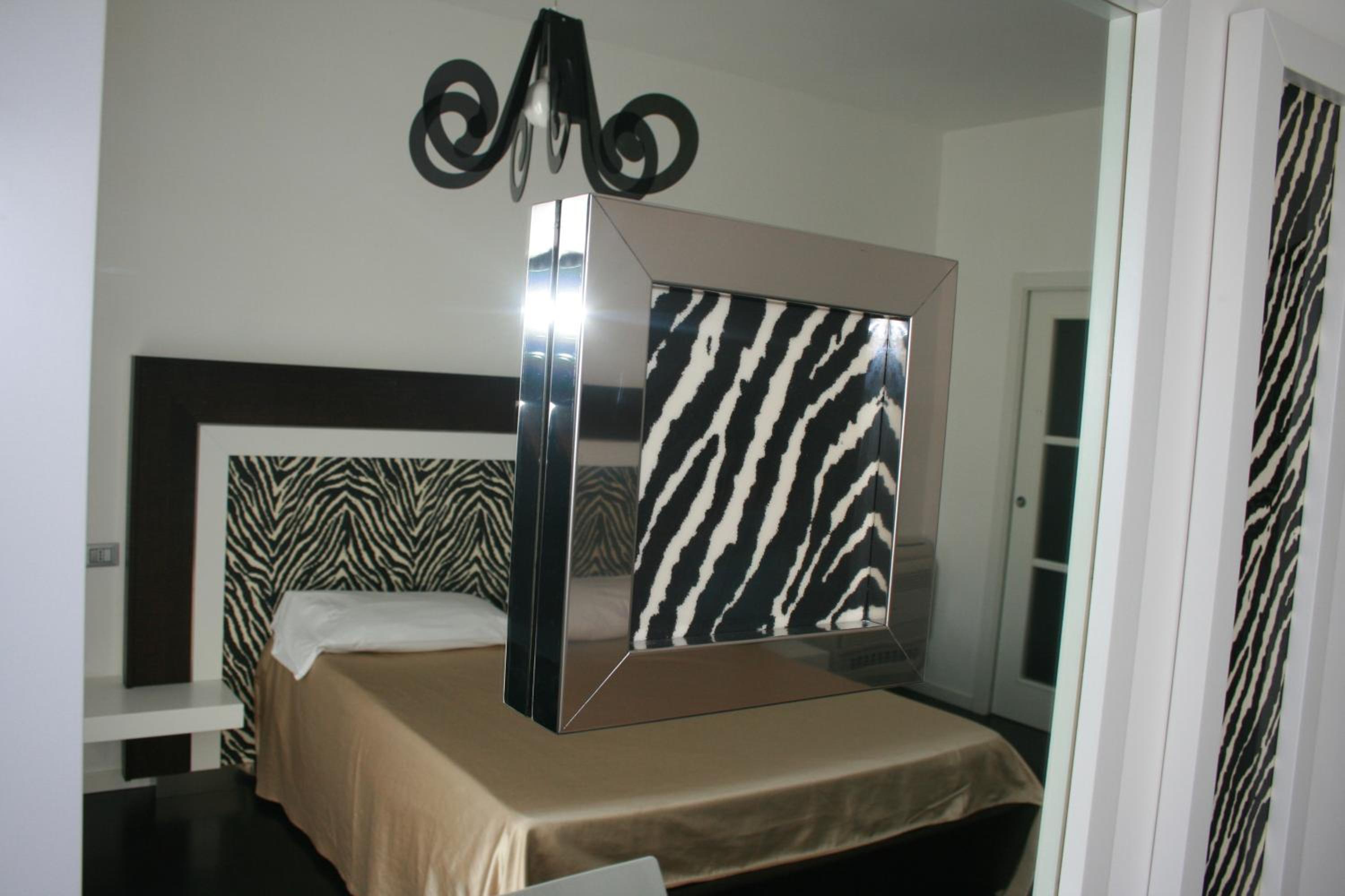 Large Double Room photo 3